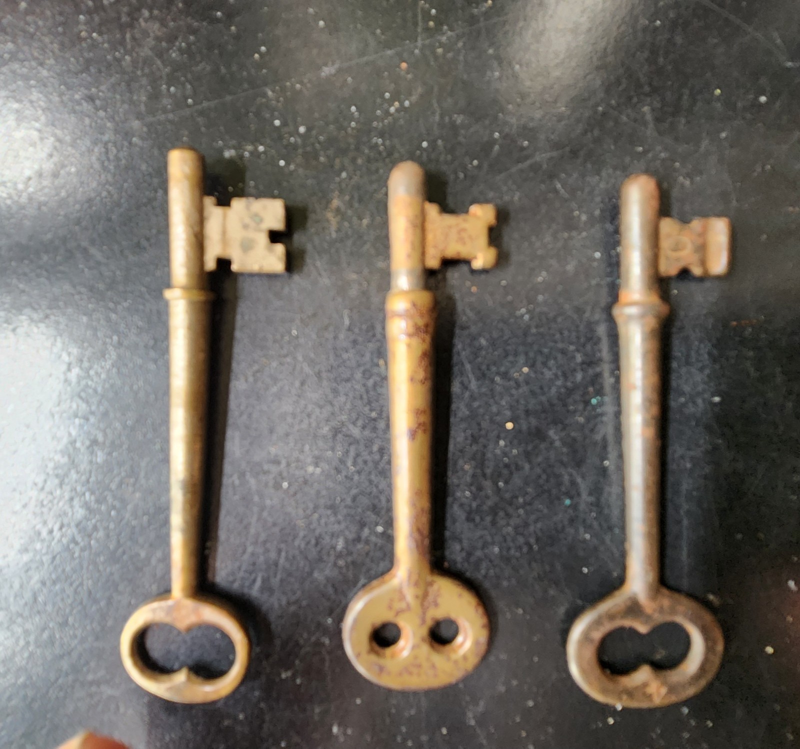 Antique Skeleton Key Lot Of Three Keys, Pendent, Decor Numb. 3 And 4 To match