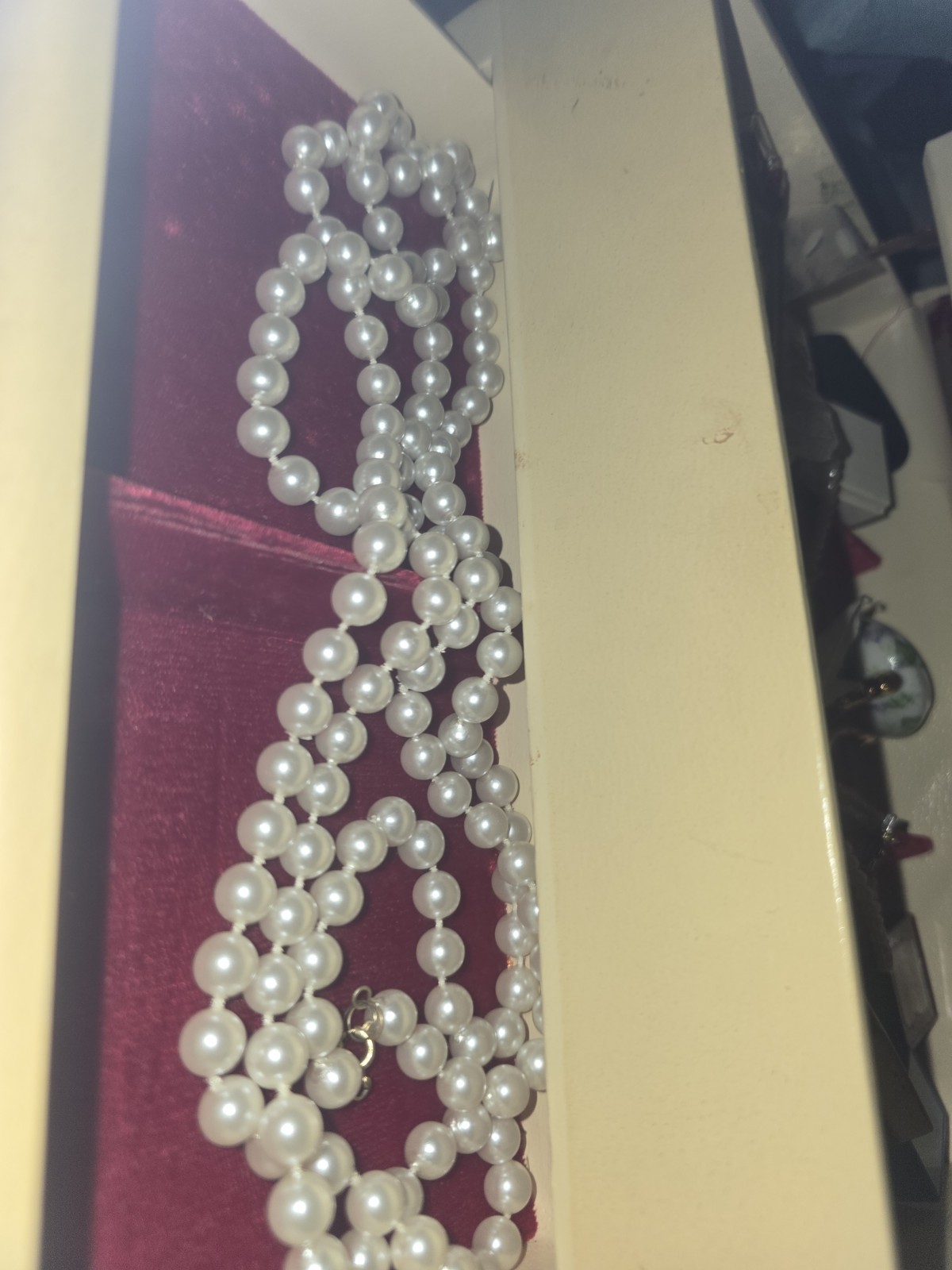 VINTAGE FAUX PEARL NECKLACE 30″ SILVER TONE FILIGREE CLASP LONG STRAND 1.0 oz