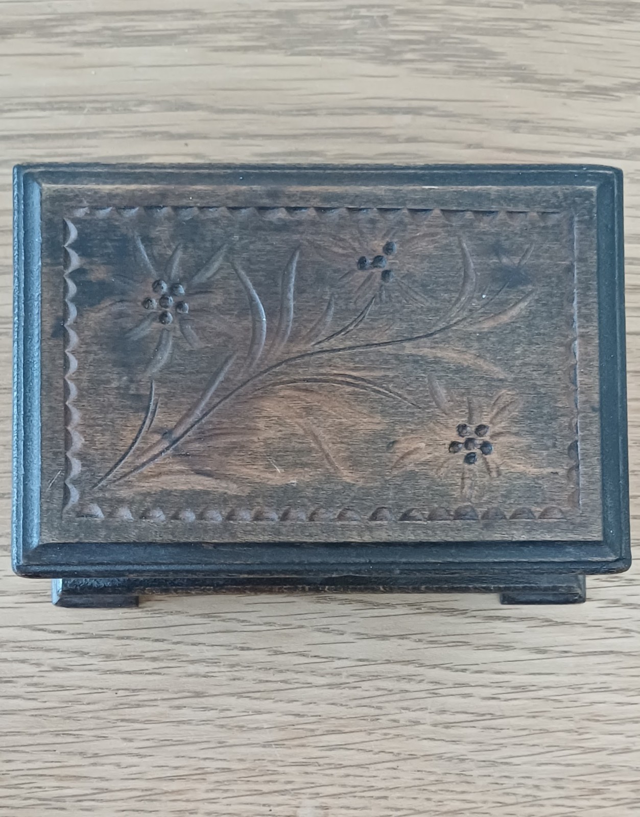 Black Forest Jewellery / Trinket Box Edelweiss Flower Design on the Lid