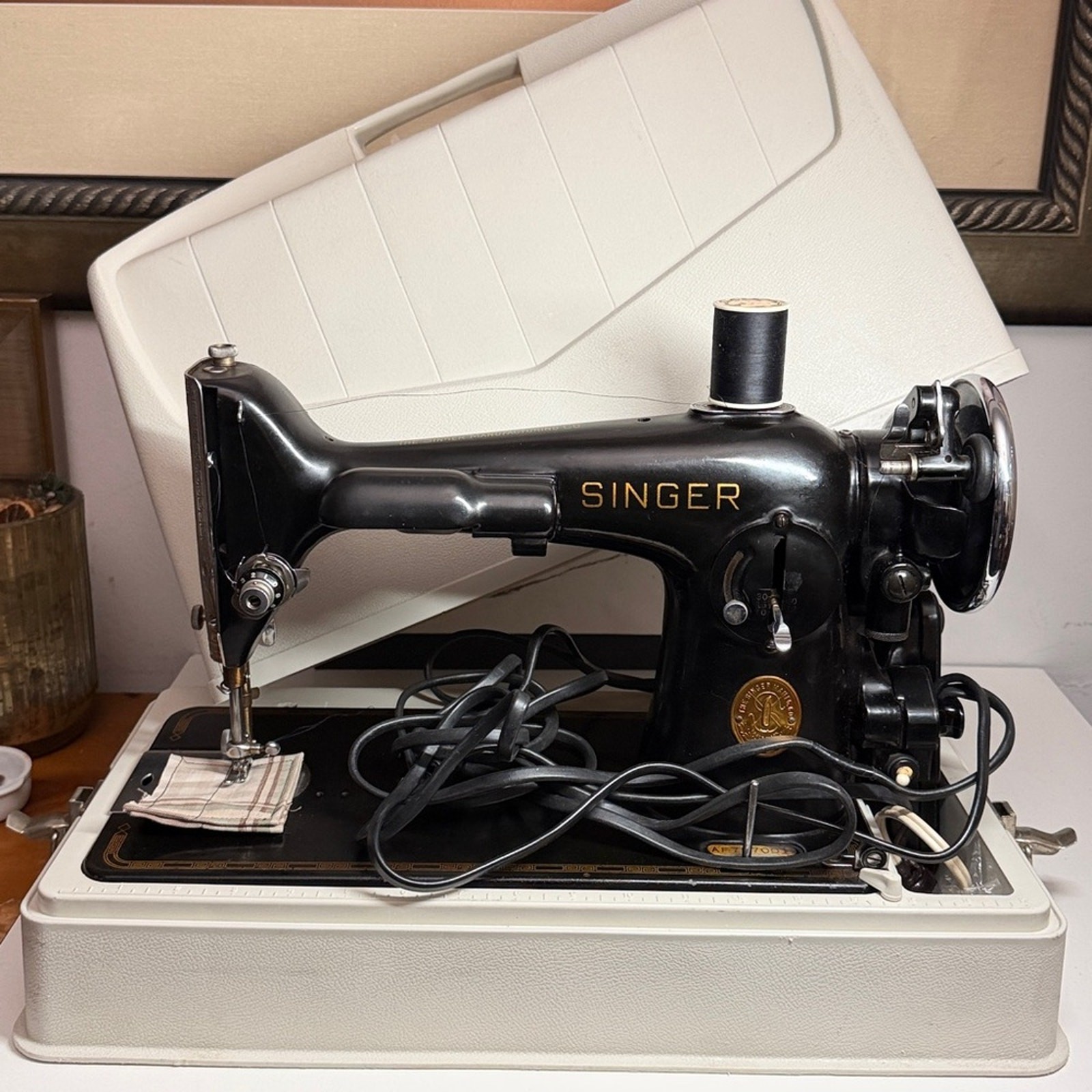 Singer 201 Cast-Iron Potted Motor 1939 Sewing Machine With Case