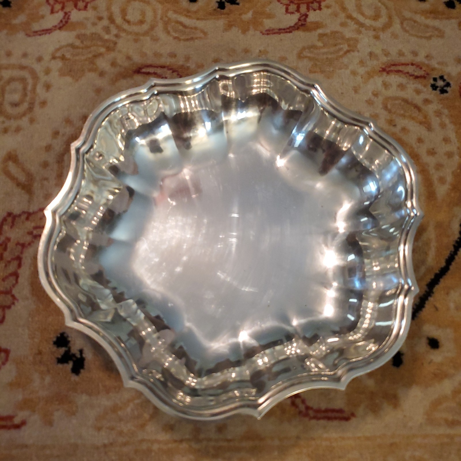 Vtg Wm A Rogers 11″ Bowl Silverplated Chippendale Bowl Scalloped Raised Edge