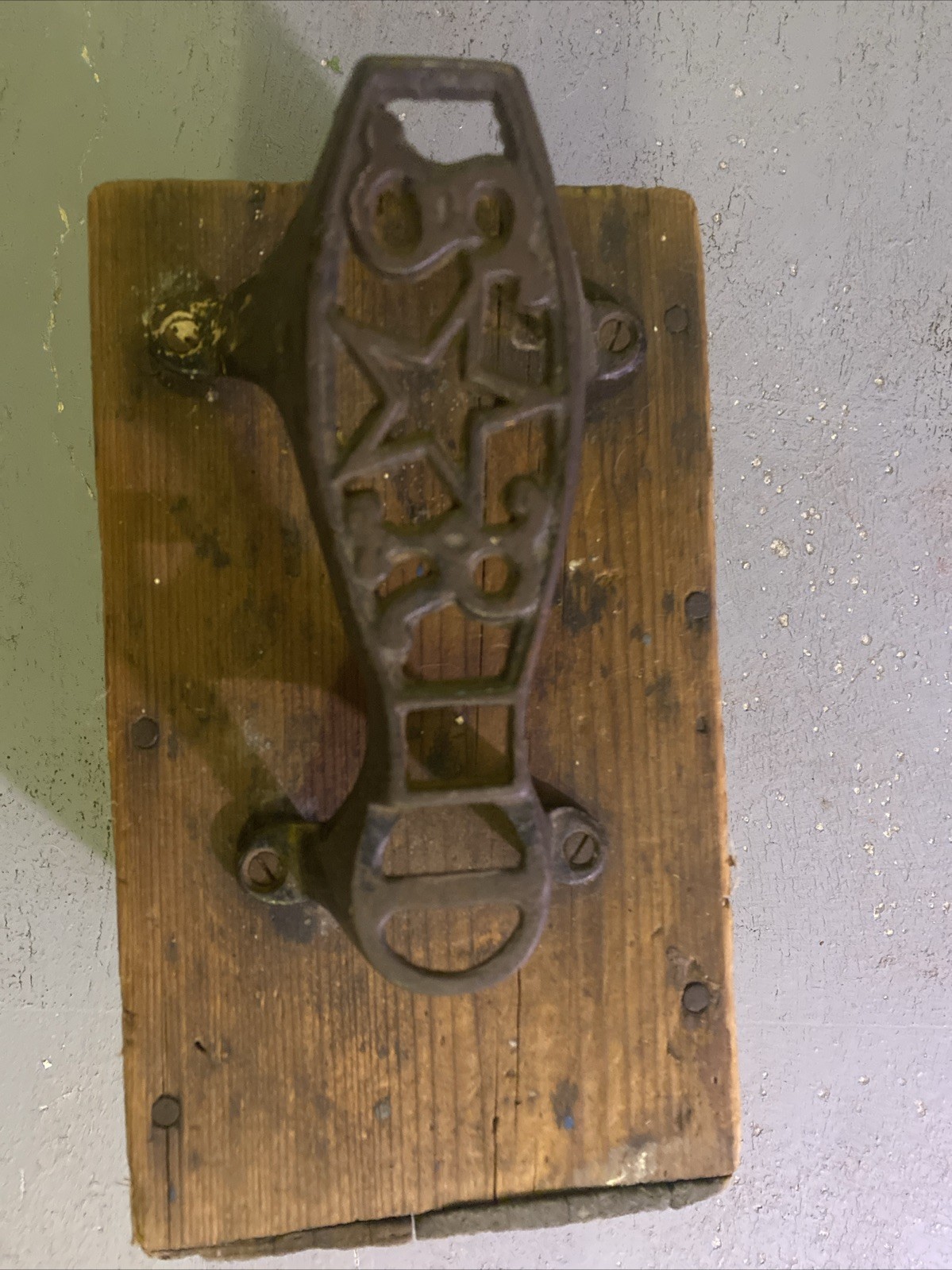 Antique Cast Iron Star Shoe Shine Box Wood Valet Cobbler Stand S & R Primitive