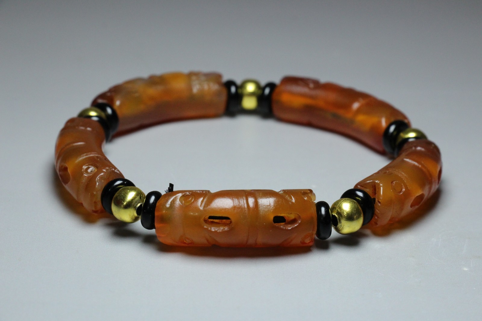 China Antique Natural Old Agate Hand-carved Dragon Head Bracelet