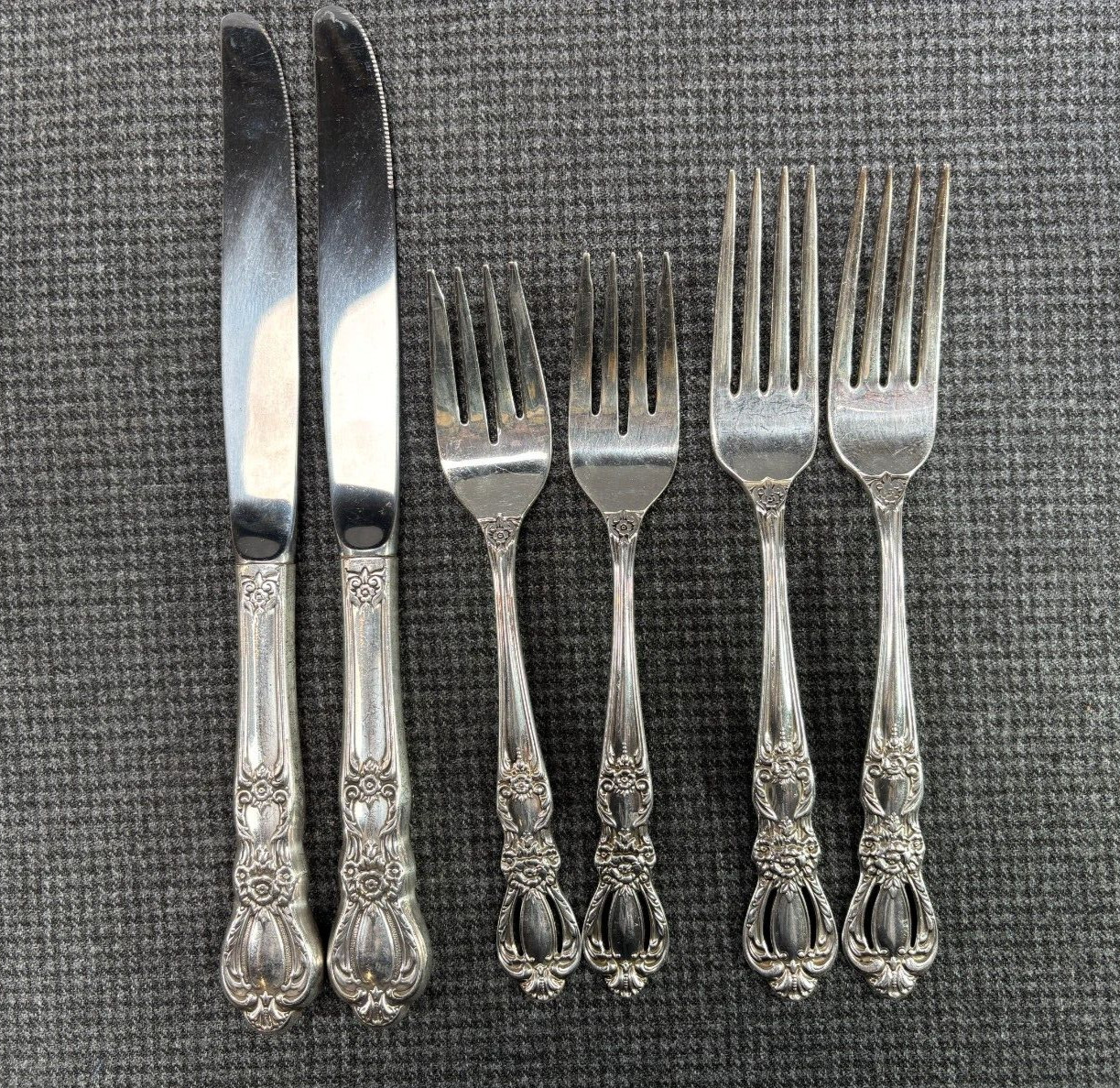 B4 6 pcs Grand Heritage by 1847 Rogers Bros 2x Knives 2ea place & Salad forks