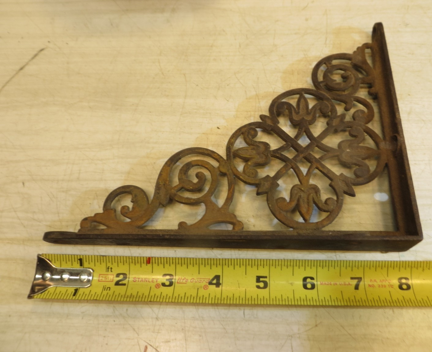 ONE Vtg Victorian Cast Iron Wall Shelf Bracket Ornate Architectural 8″ X 6-1/8″