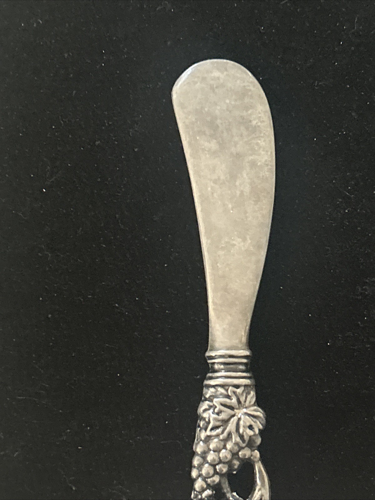 Antique Vintage Silver-Plated Bread Butter Spread Knife Ornate Deco Grapes Leaf