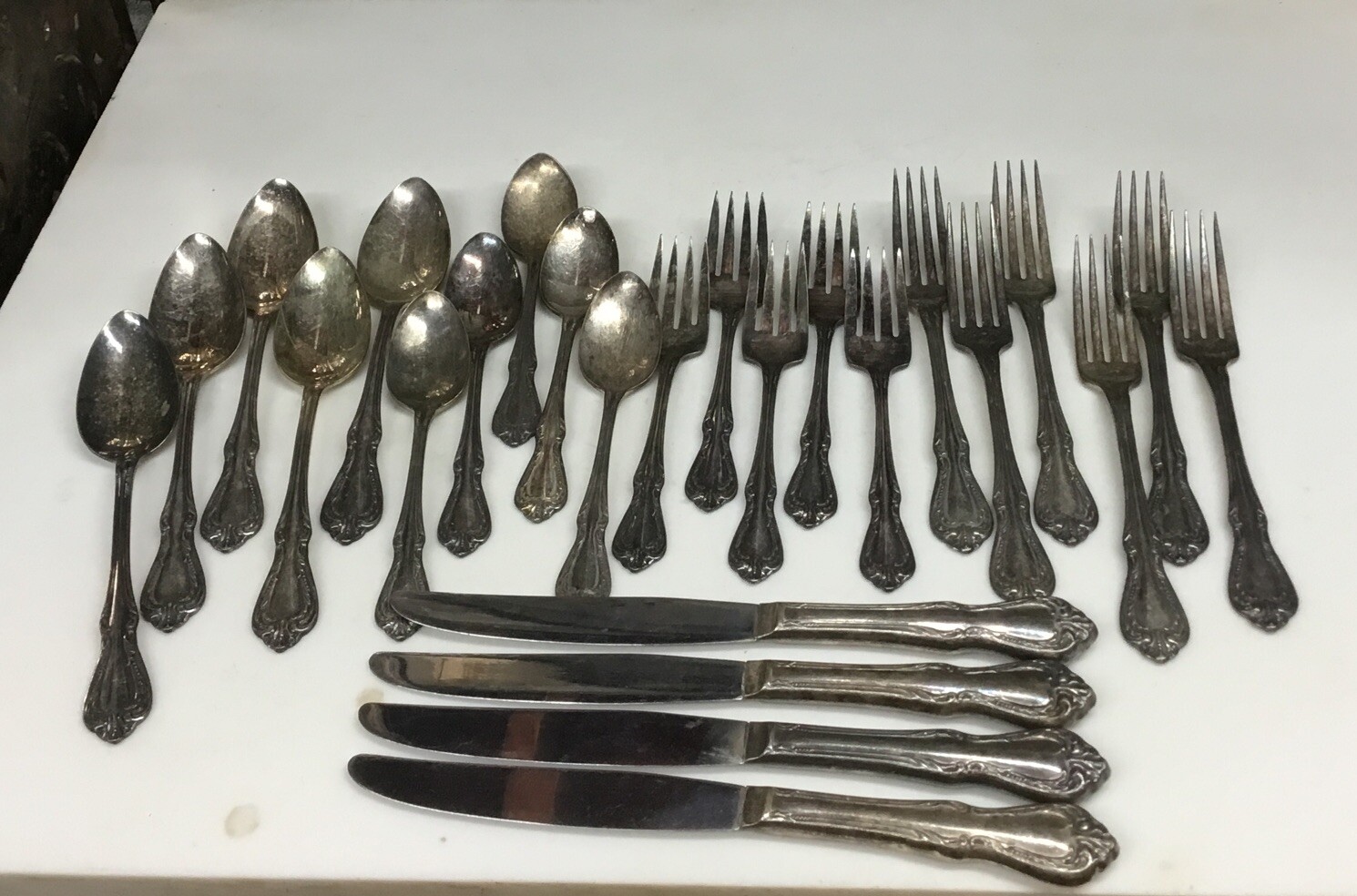 Vintage 25 Pieces Wm A Roger’s Silver Overlaid Oneida Ltd Flatware…..[B30-01]