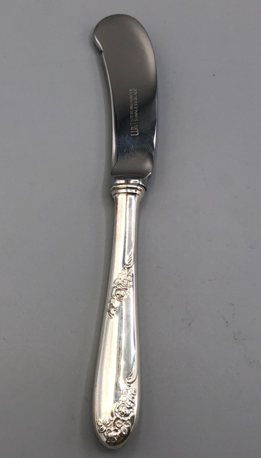 Sweetheart Rose by Lunt Sterling Silver paddle blade Butter Spreader 6 1/8″