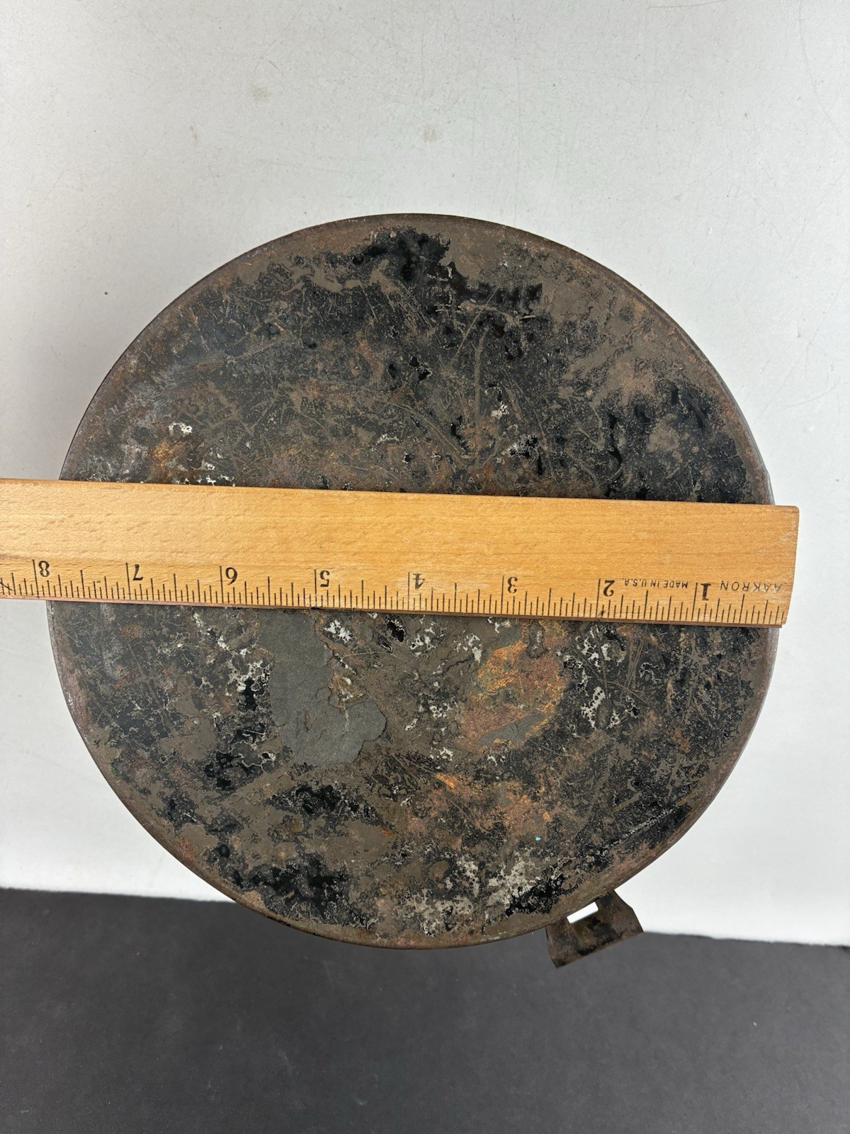 Antique Toleware Tin Spice Box w/ 7 Individual Spice Tins ~ Round w/ Drop Handle