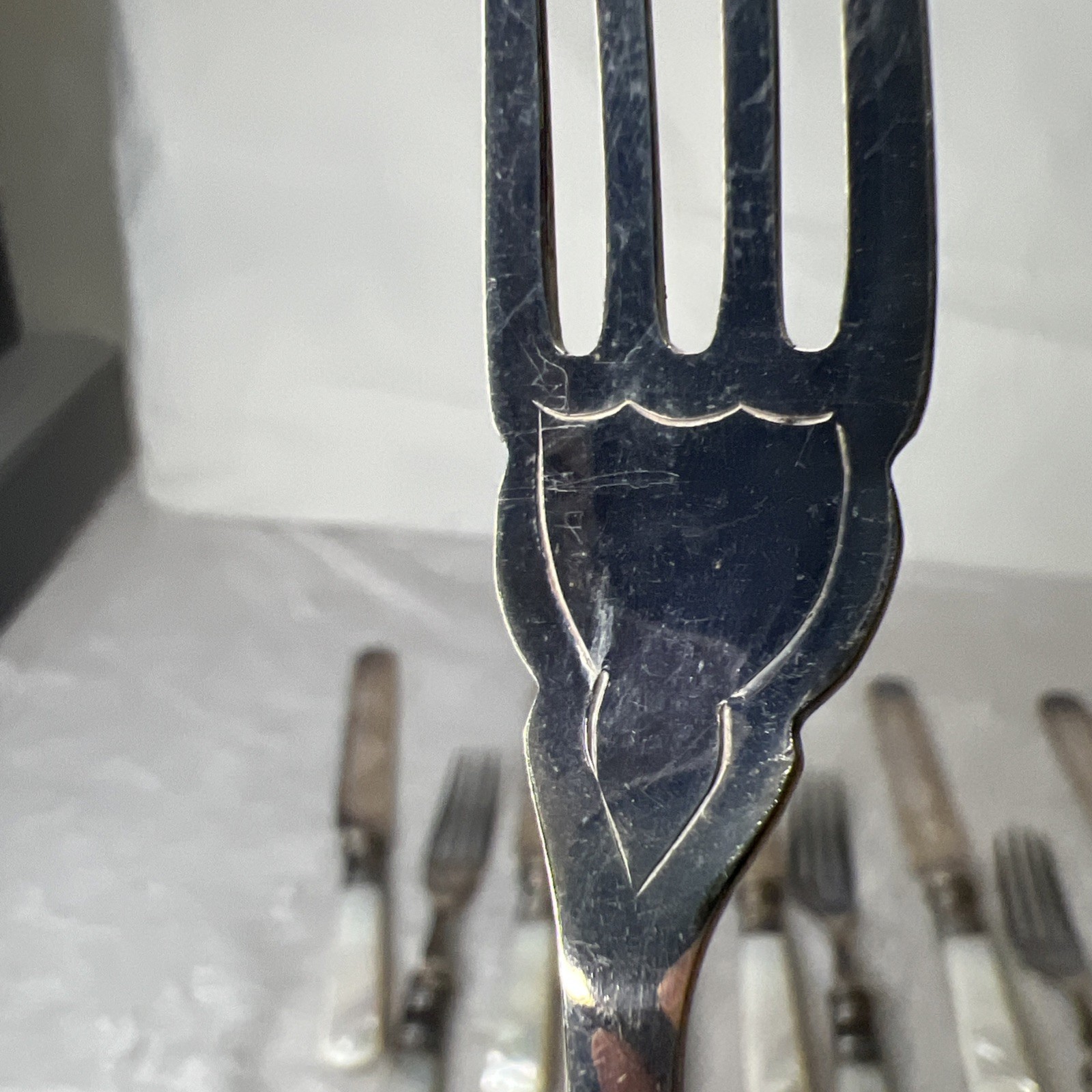 Lot Set 12 Mother of Pearl Fish Knives Forks Sterling Band Ferrule Storage Cloth