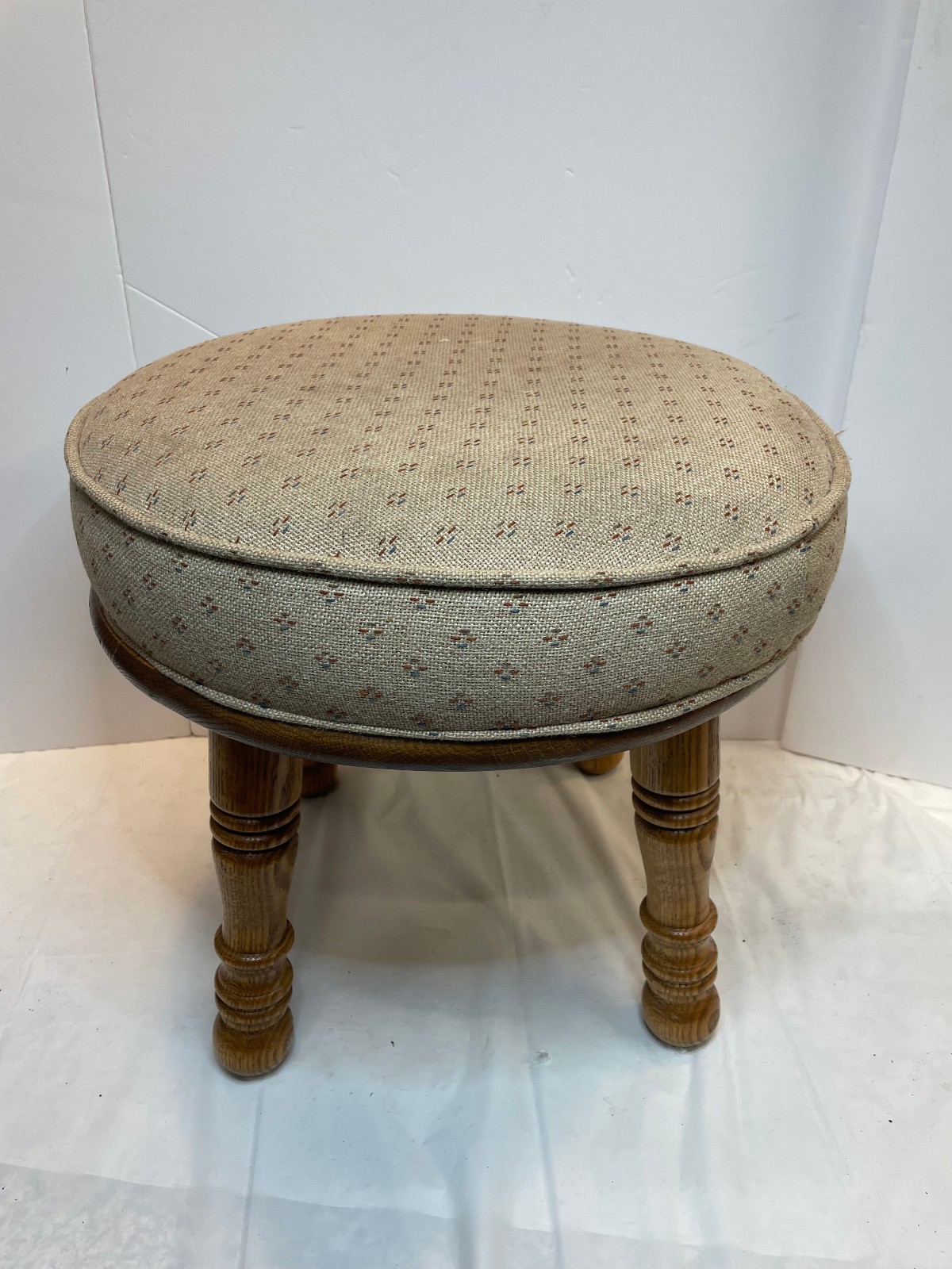 Vintage Floral Upholstered Foot Stool Ottoman Round Oak 15″ tall x 17″ wide