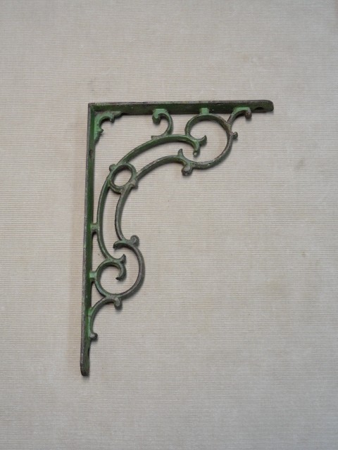 Victorian Cast Iron Shelf Bracket Approximate 6-1/2″ x 9″ Not Reproduction ‘B’