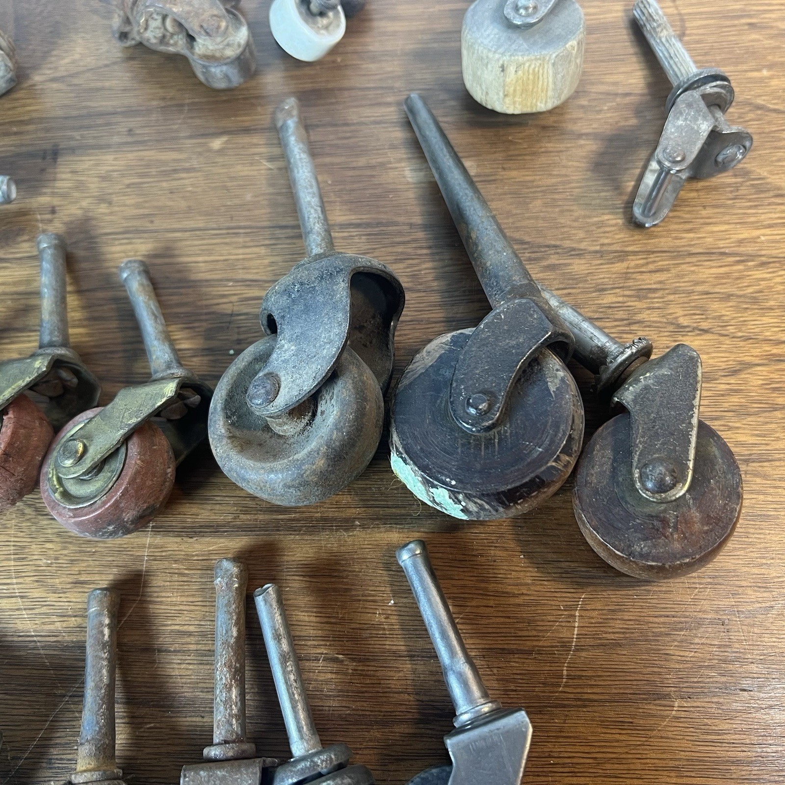 VINTAGE LOT OF 20 FURNITURE CASTERS – WOOD, PORCELAIN, METAL, PLASTIC