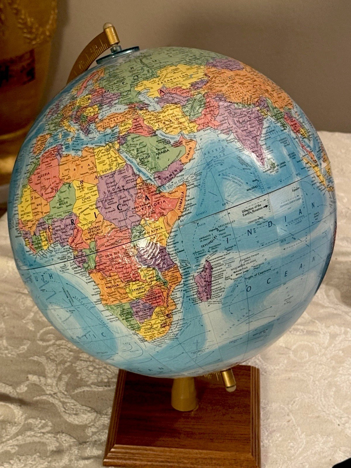 Vintage Globemaster 16’’ World Globe real wood base Made In USA Replogle