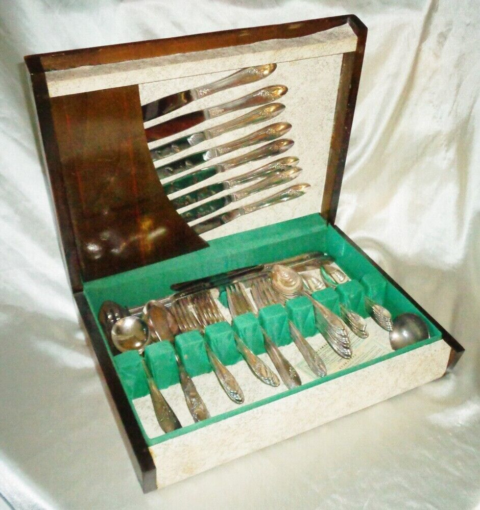 72pc Oneida Community Queen Bess Silver Plate Flatware set in Wooden Chest