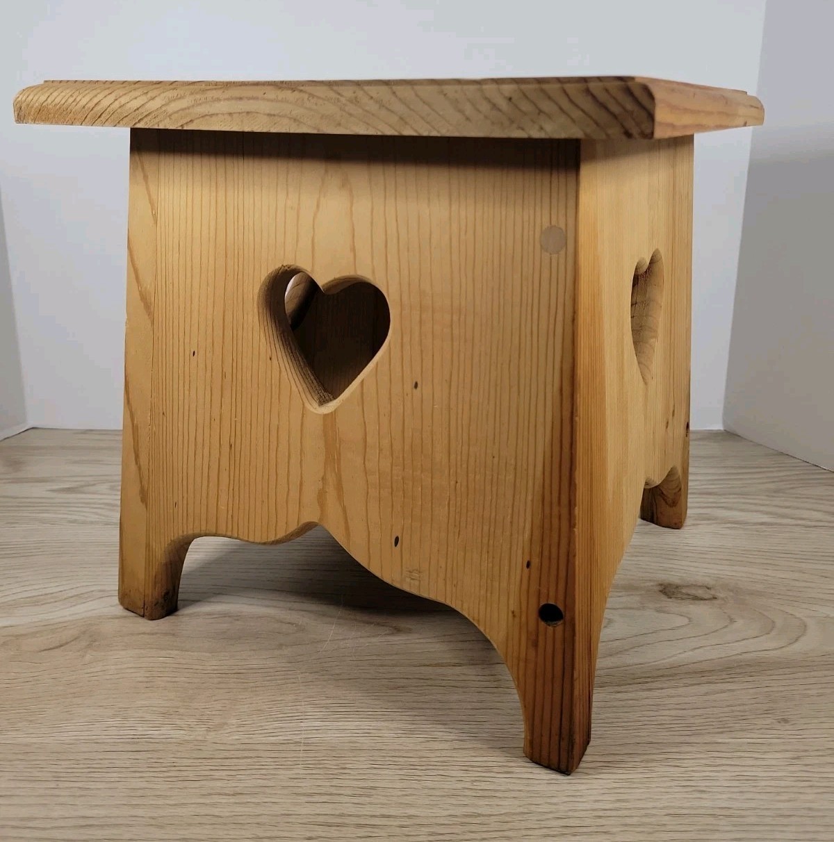 Vintage Heart Cutout Wooden Step Stool Plant Stand Country Farmhouse 11” Tall