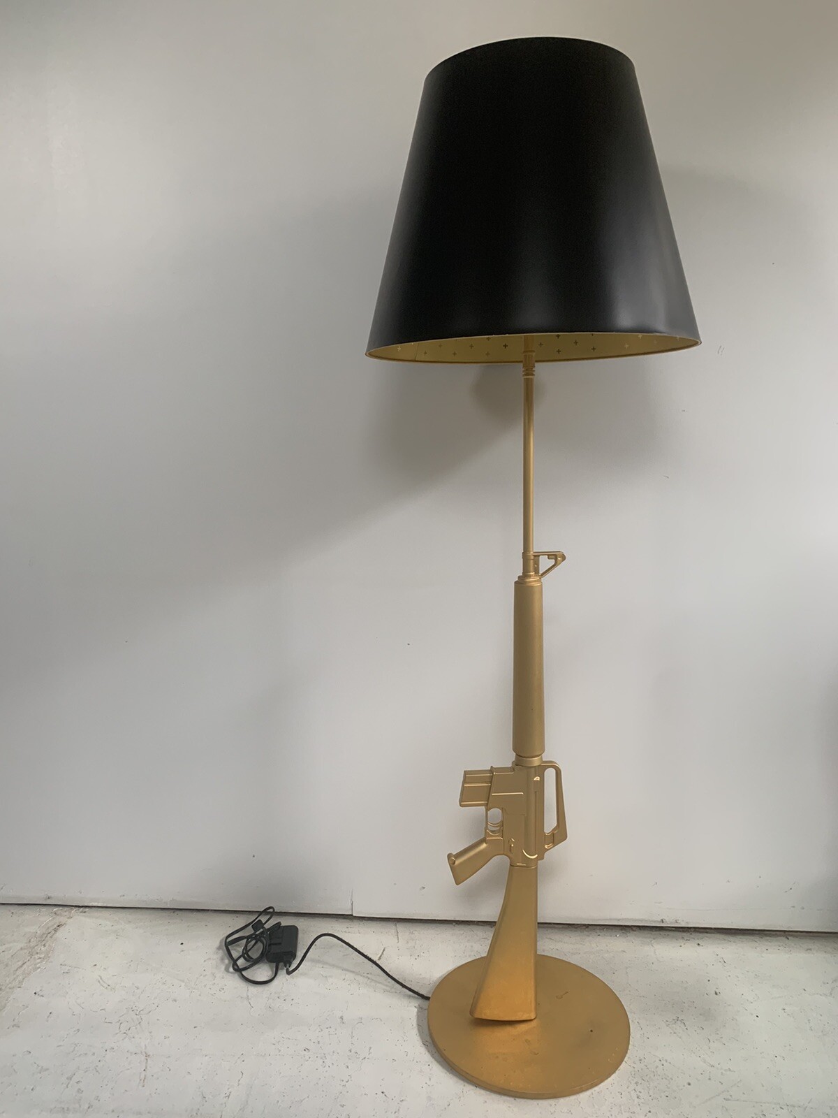 Exquisite FLOS Guns Collection M16 Floor Lamp in Matte Gold by Philippe Starck