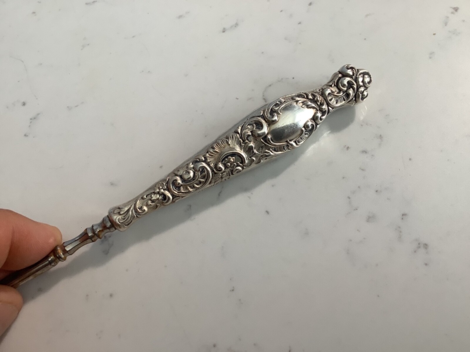 ANTIQUE AUTHENTIC SIGNED STERLING SILVER REPOUSE BUTTON HOOK NO RESERVE