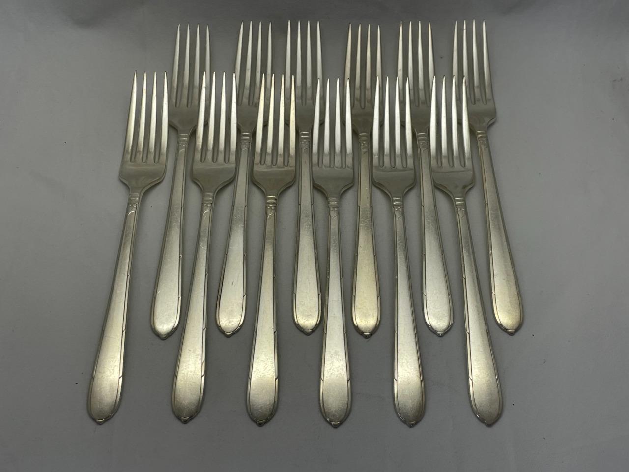 VINTAGE 1935 ONEIDA SILVERPLATE BERKELEY SQUARE 12 DINNER FORKS