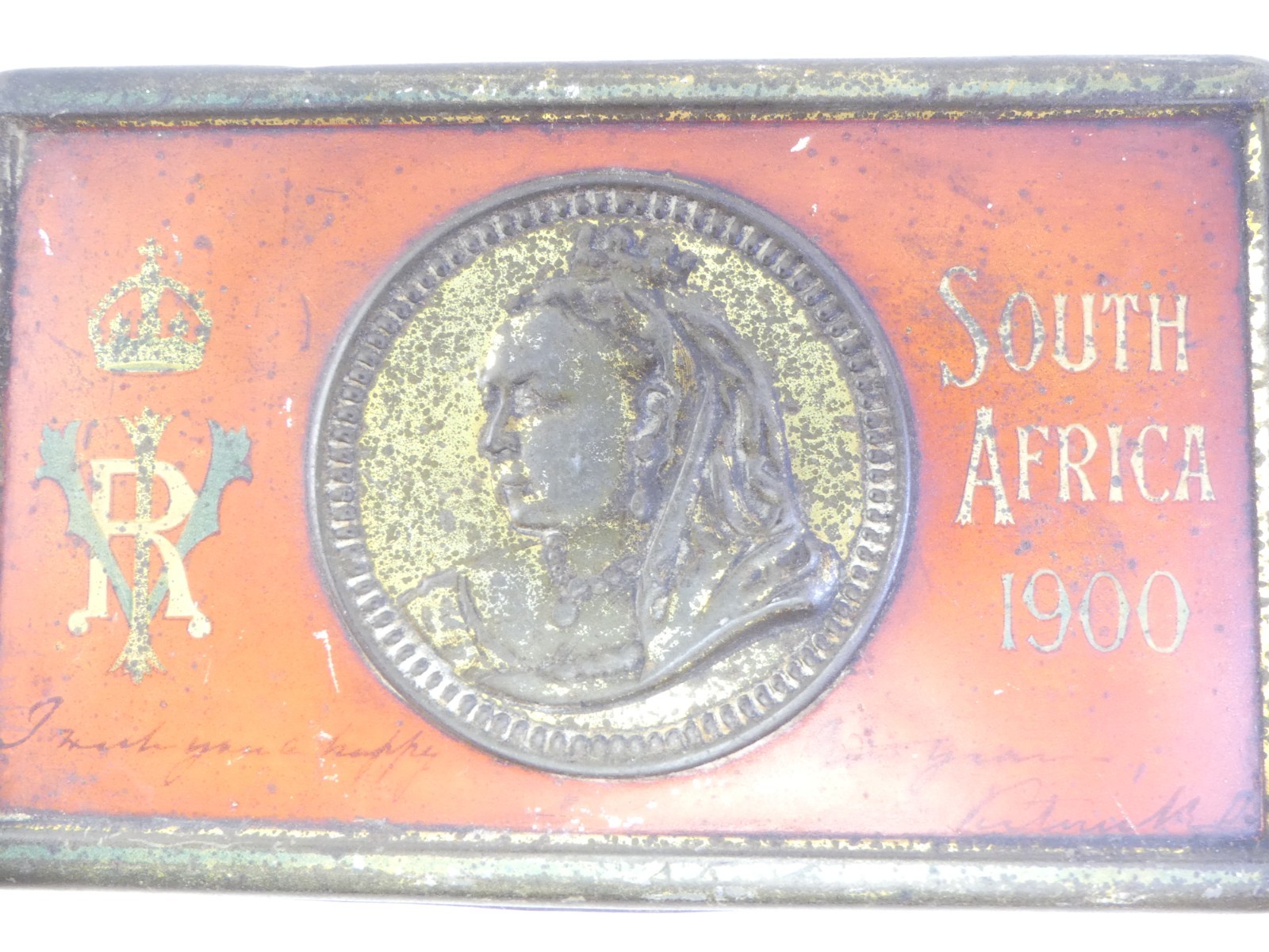 (RefJOH44) Antique South Africa 1900 Queen Victoria VR small hinged tin rectangu