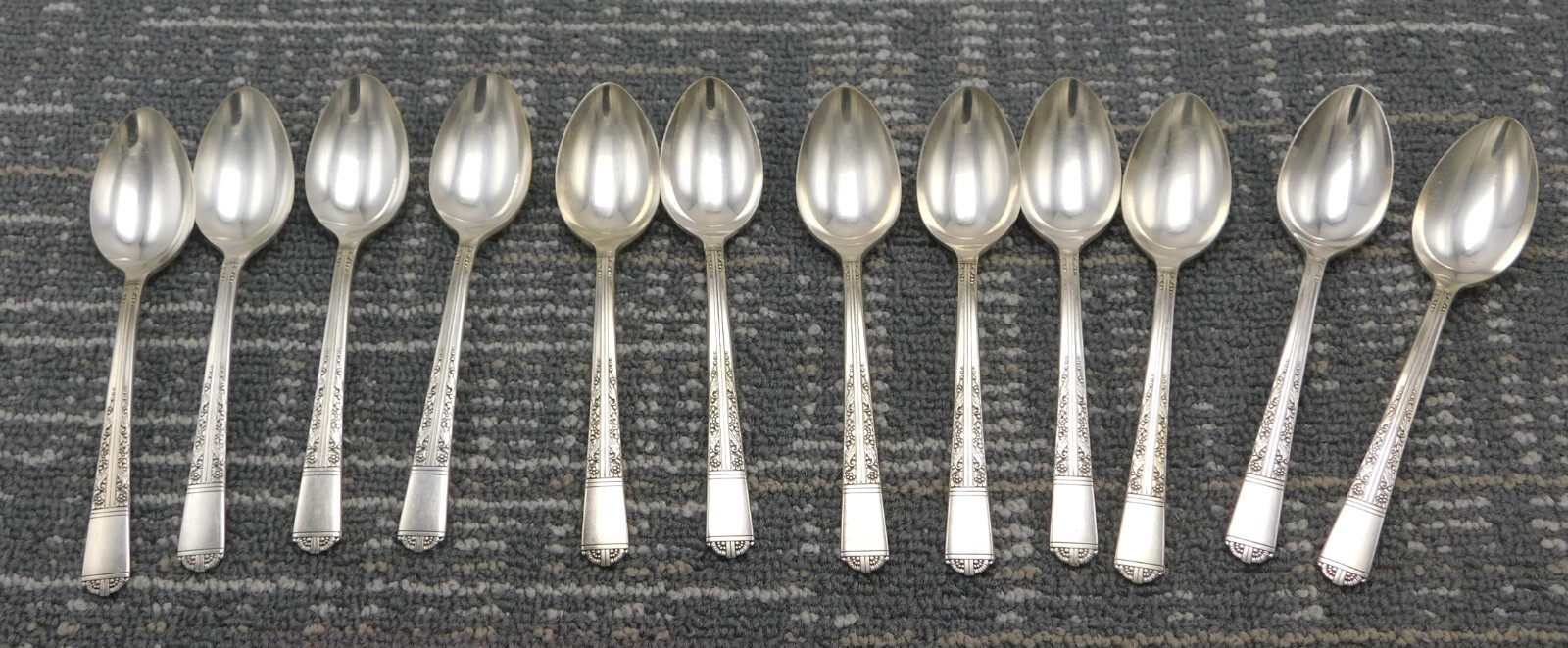 12 Oneida Tudor Plate Royal York Teaspoons Silver Plate