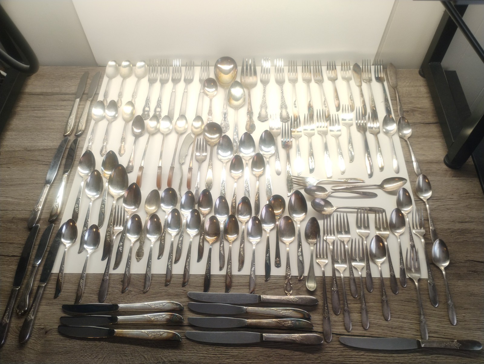 9 Pounds Mixed Lot of 109 Vintage Craft Scrap Silverplate/Flatware WM Rogers