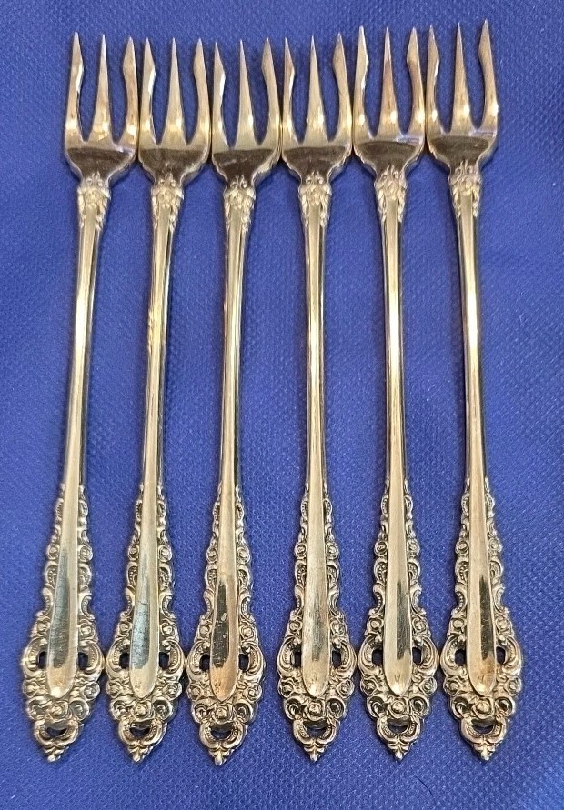 6 Oneida Community ROYAL GRANDEUR Silverplate Cocktail/Seaford Forks 6 1/8”