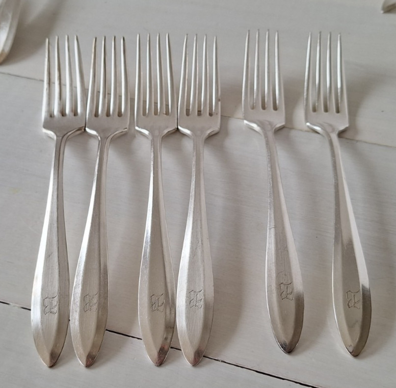 Oneida Community Patrician Pattern B Monogram Silver Plate 31 Pieces Spoons List
