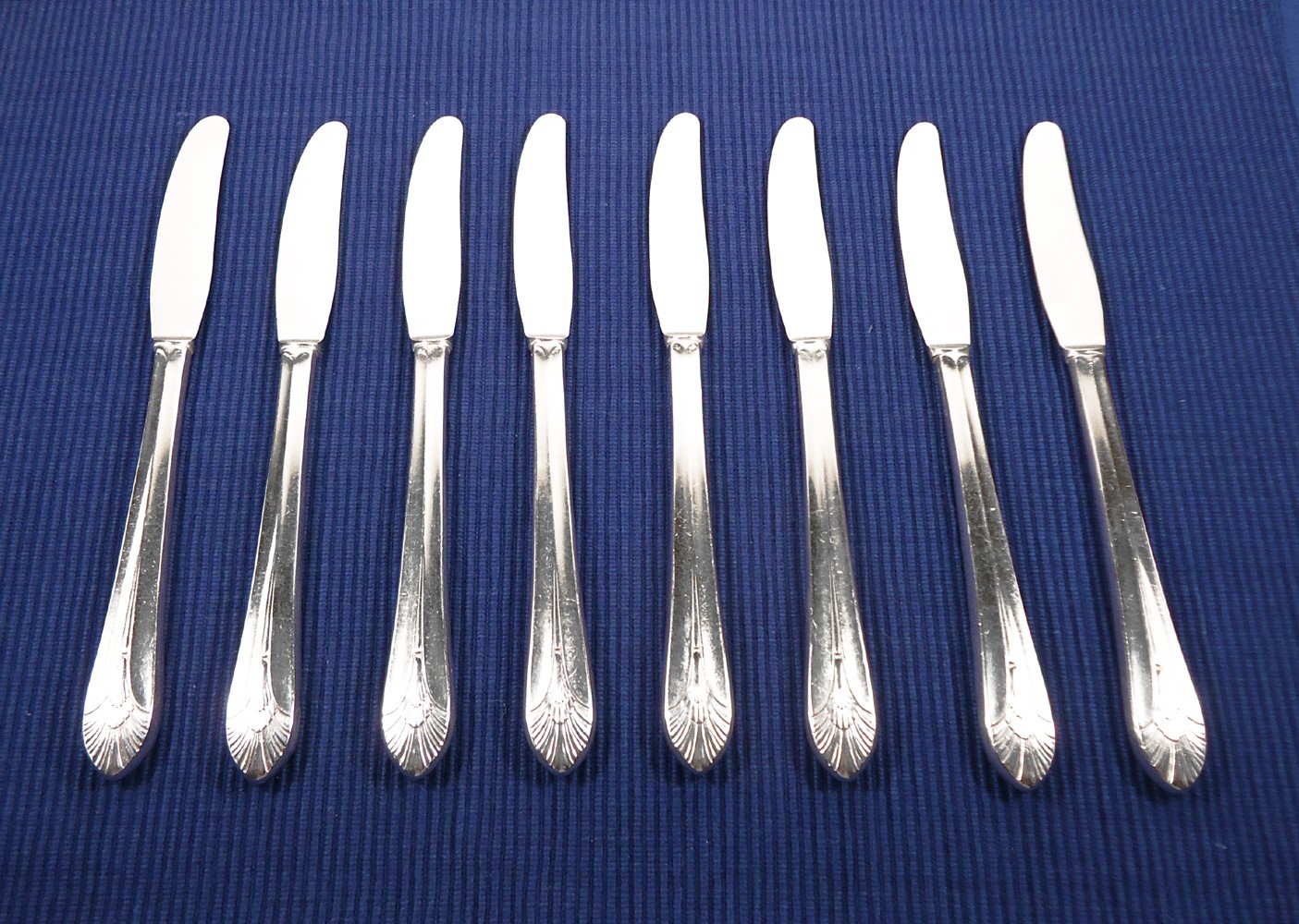 8 pcs MANHATTAN 1951 Silverplate GRILL KNIVES 8 1/2″ – Rogers & Bro IS