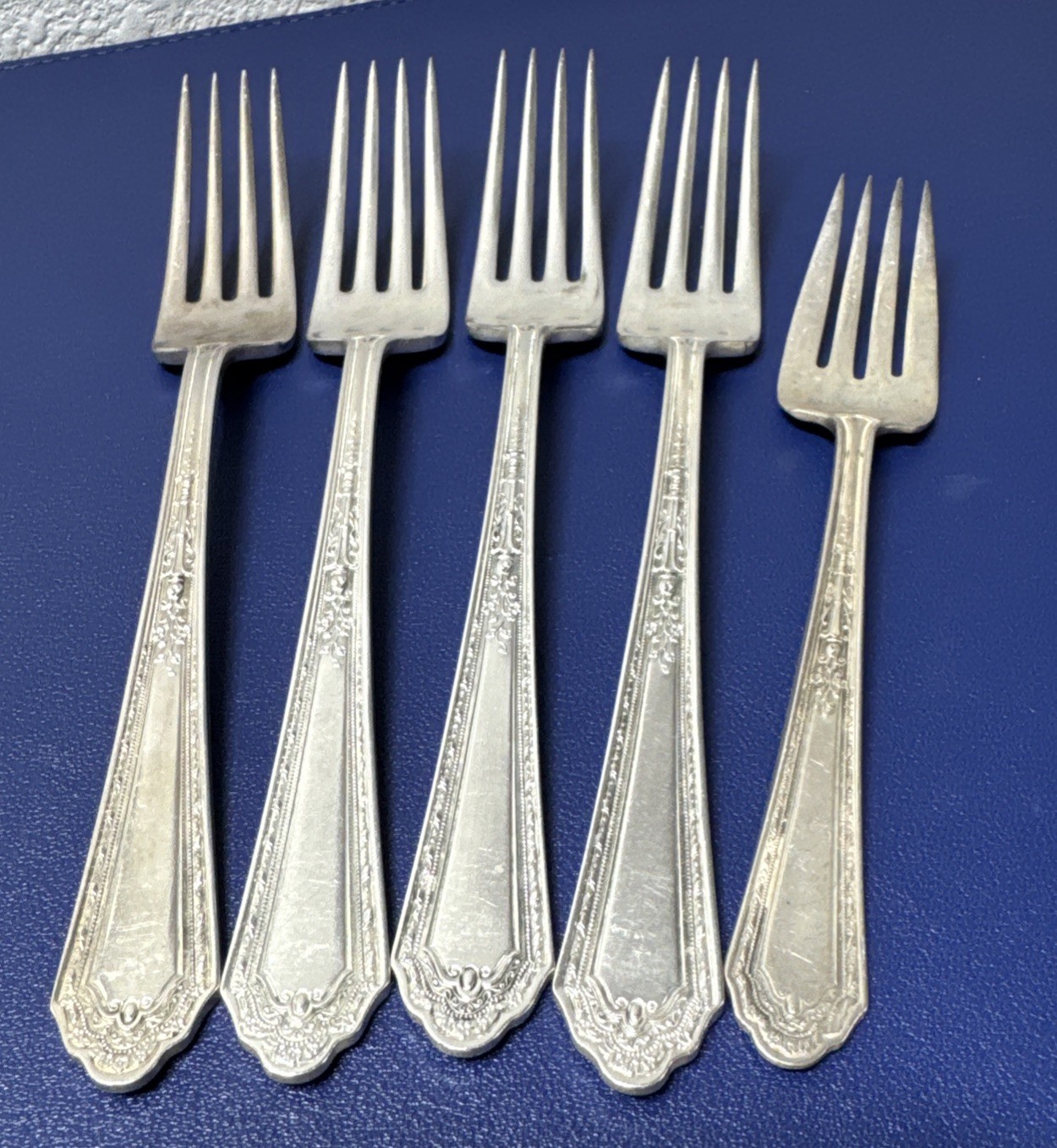 Holmes Edwards 1925 Silver Inlaid Super Plate Flatware Romance 4 Dinner Forks