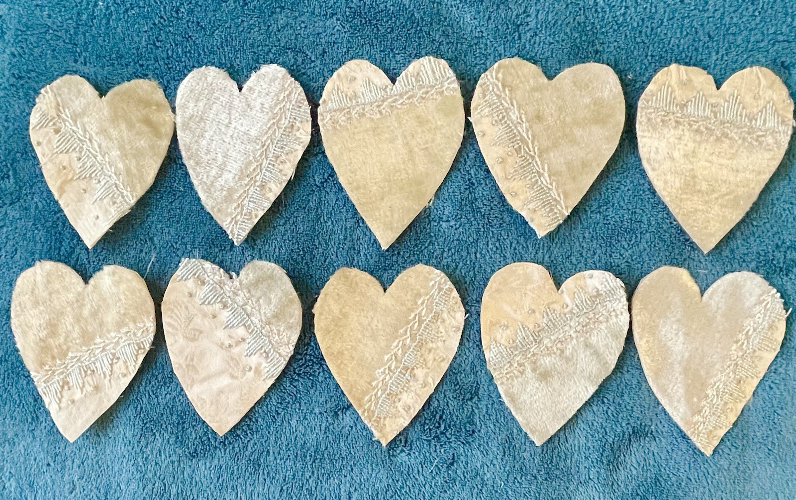 10 PRIMITIVE ANTIQUE VINTAGE CUTTER CRAZY QUILT FAT HEARTS! CRAFTS CQ26-11