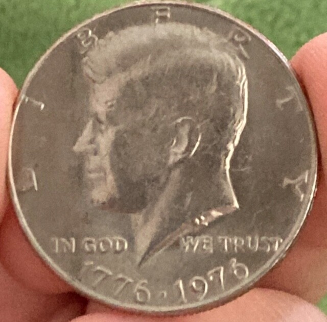 1776-1976 half dollar coin NO MINT MARK in great condition