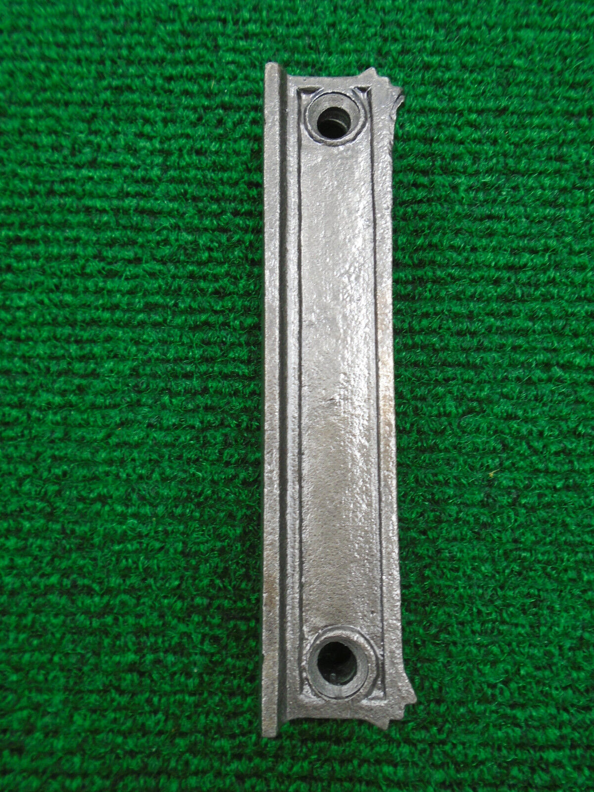 R & E 4 1/2″ CAST IRON KEEPER FOR RIM LOCK w/END TIPS – REPRODUCTION (33265)