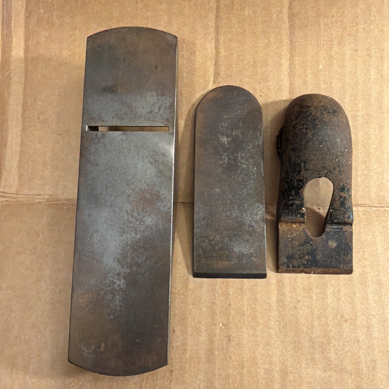 Stanley No. 110 block plane with “V” logo on the cutting iron. Rosewood knob.