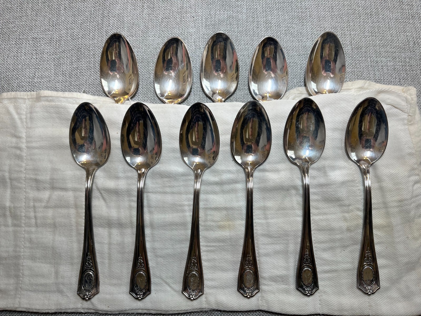Vintage Community Plate Silver Triple Plus- lot of 11 teaspoons (with cloth bag)