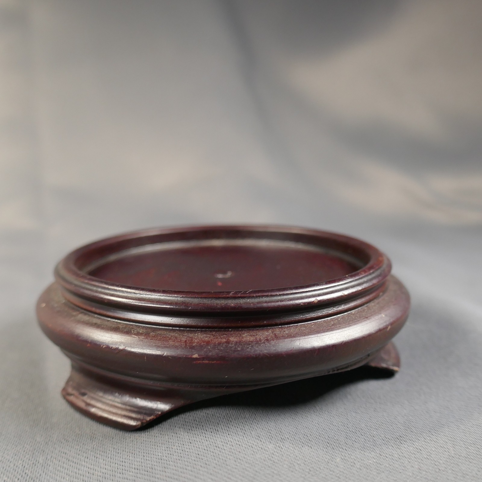 Elegant Vintage Chinese Wooden Vase Stand Carved Reddish Brown Form 3 Inch Vase