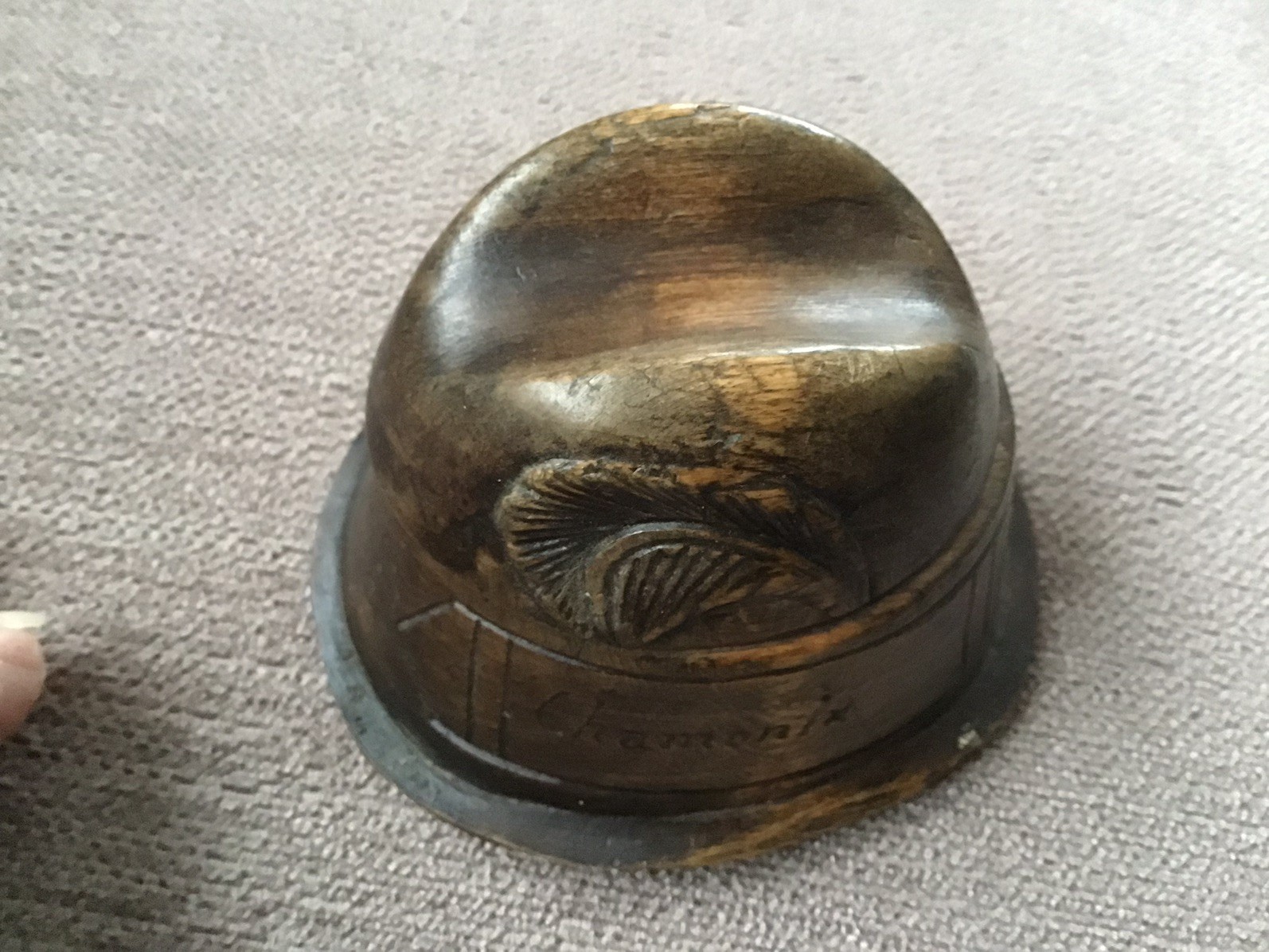 ANTIQUE BLACK FOREST CHAMONIX HAT HINGED INK WELL HOLDER.VGC.8×6.5×5.5.