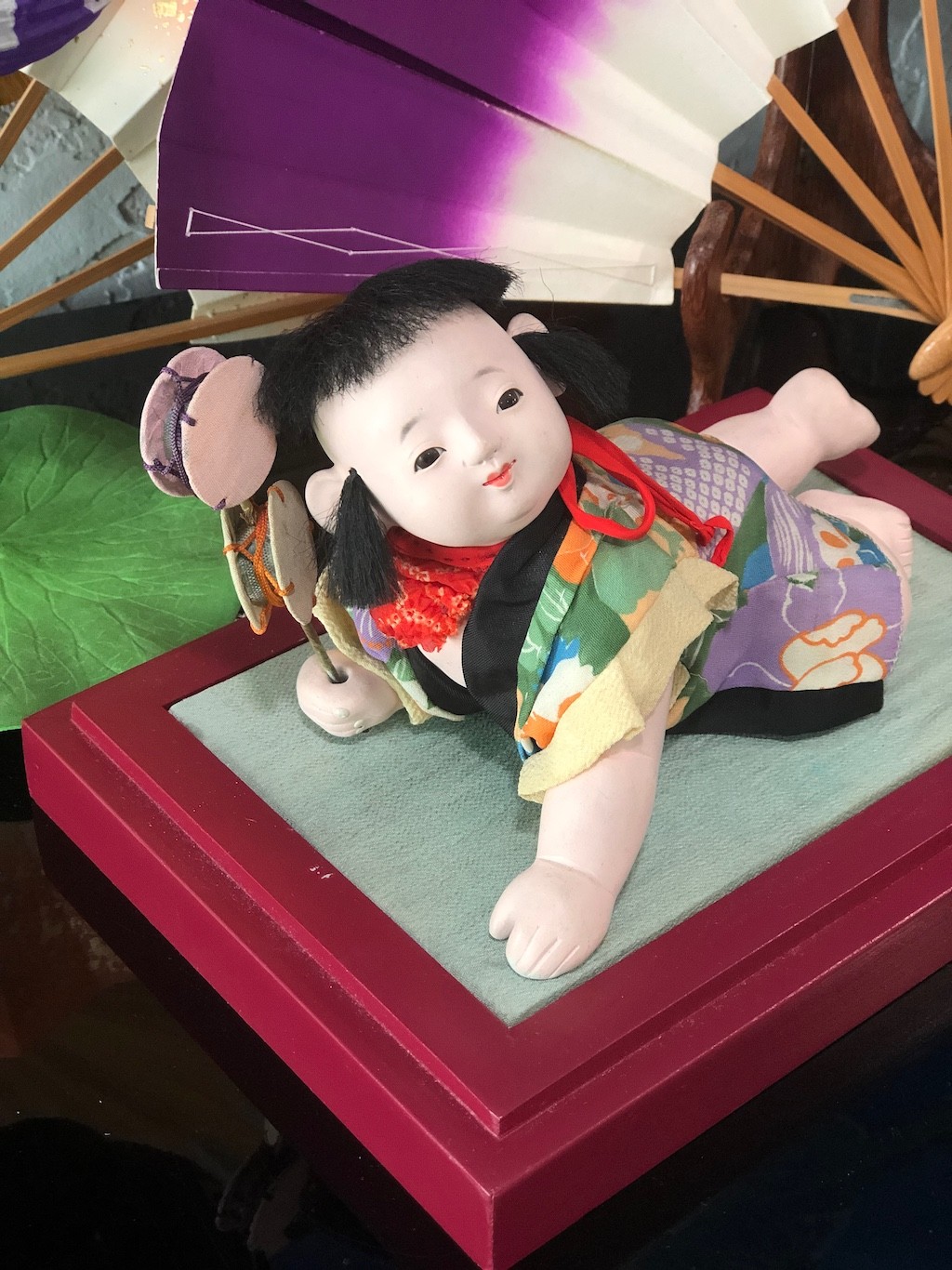 BABY ICHIMATSU DOLL*CUTE POSE*ALL GOFUN ON LACQUER PLATFORM*SILK VEST*EXC