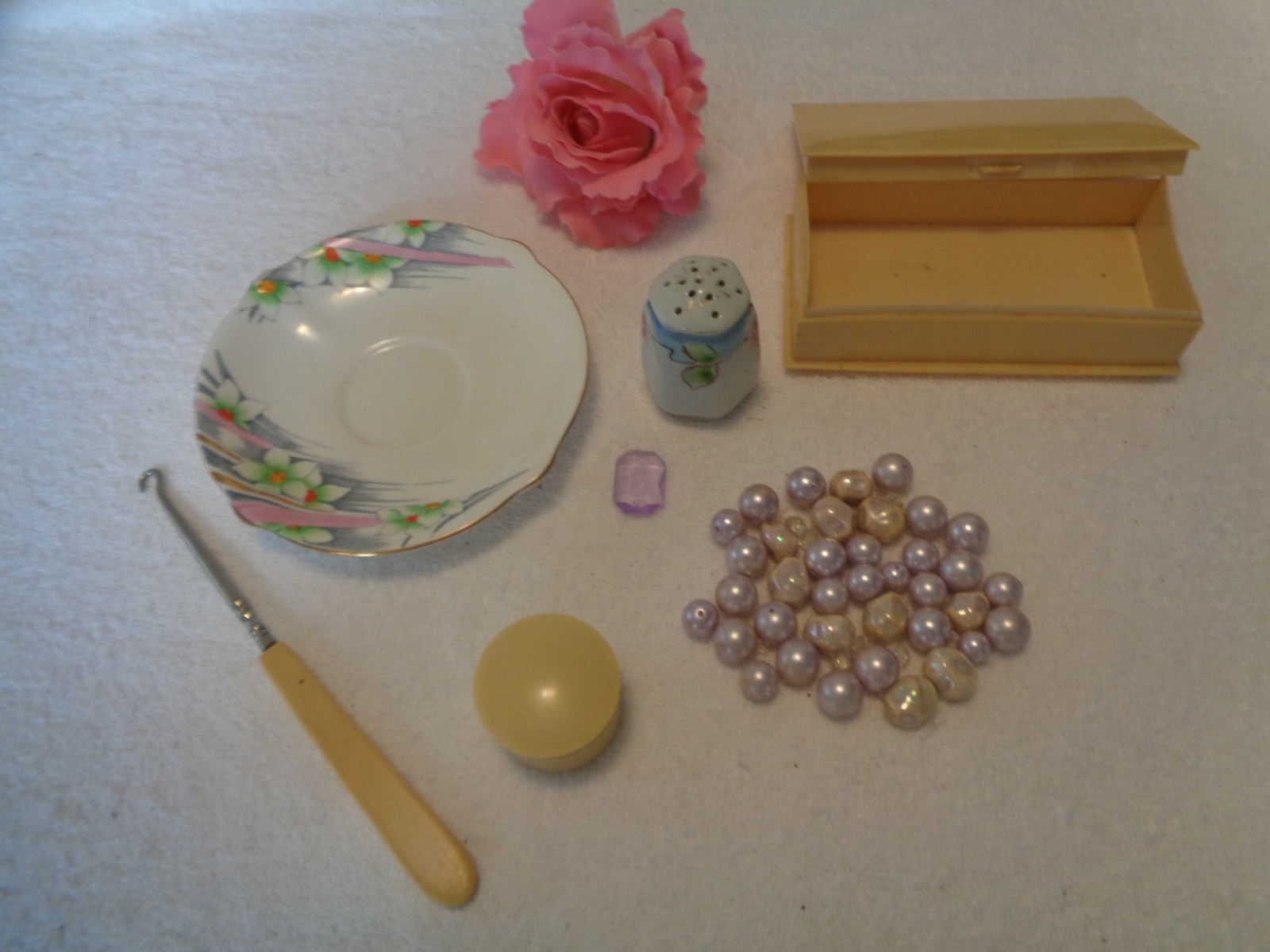 OLD & EARLYVANITY BOX BUTTON OR CORSET HOOK PILLBOX SALT BEADS STONE PLATE LOT