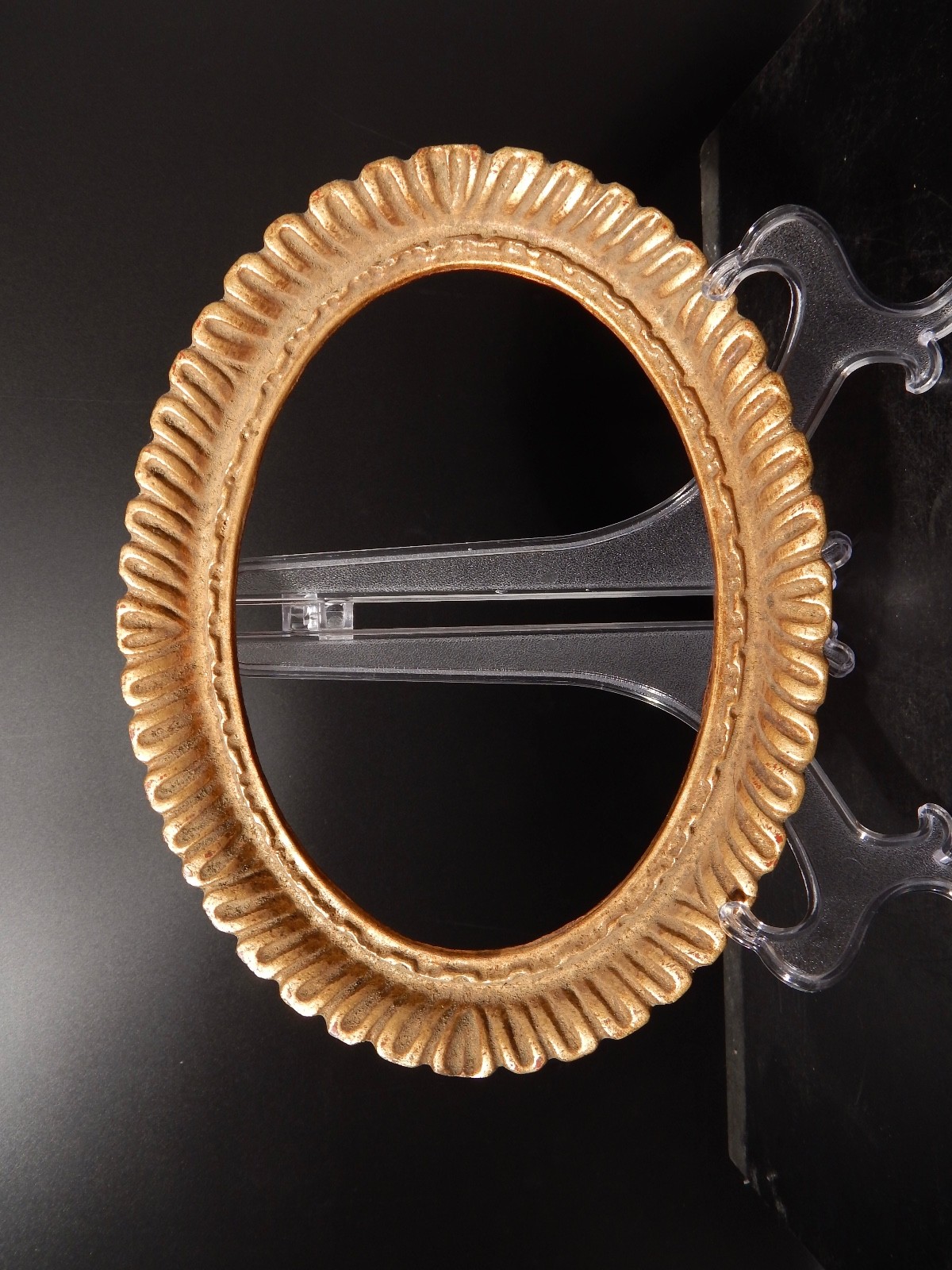 Vintage Elegant Oval Picture Frame In Wood, Gilt Decorated, Inlay 1900-1950
