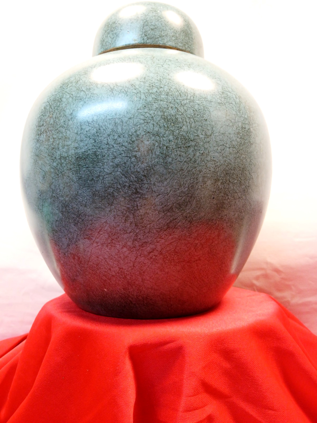 VINTAGE CHINESE GINGER JAR WITH COVER