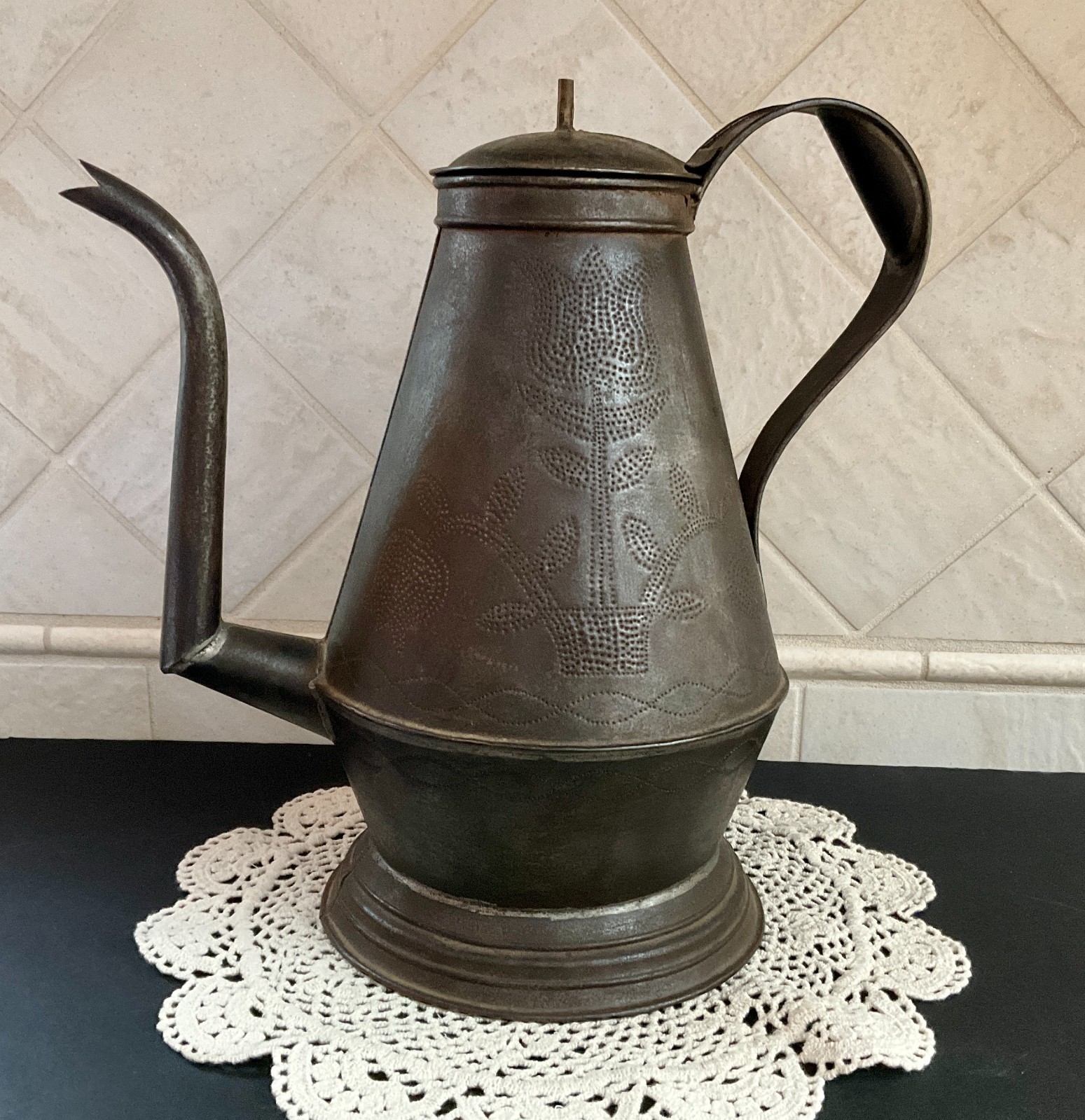 AAFA C.1830-50 PA. GERMAN FOLK ART DECORATED TIN WRIGGLEWORK COFFEE POT W/TULIPS