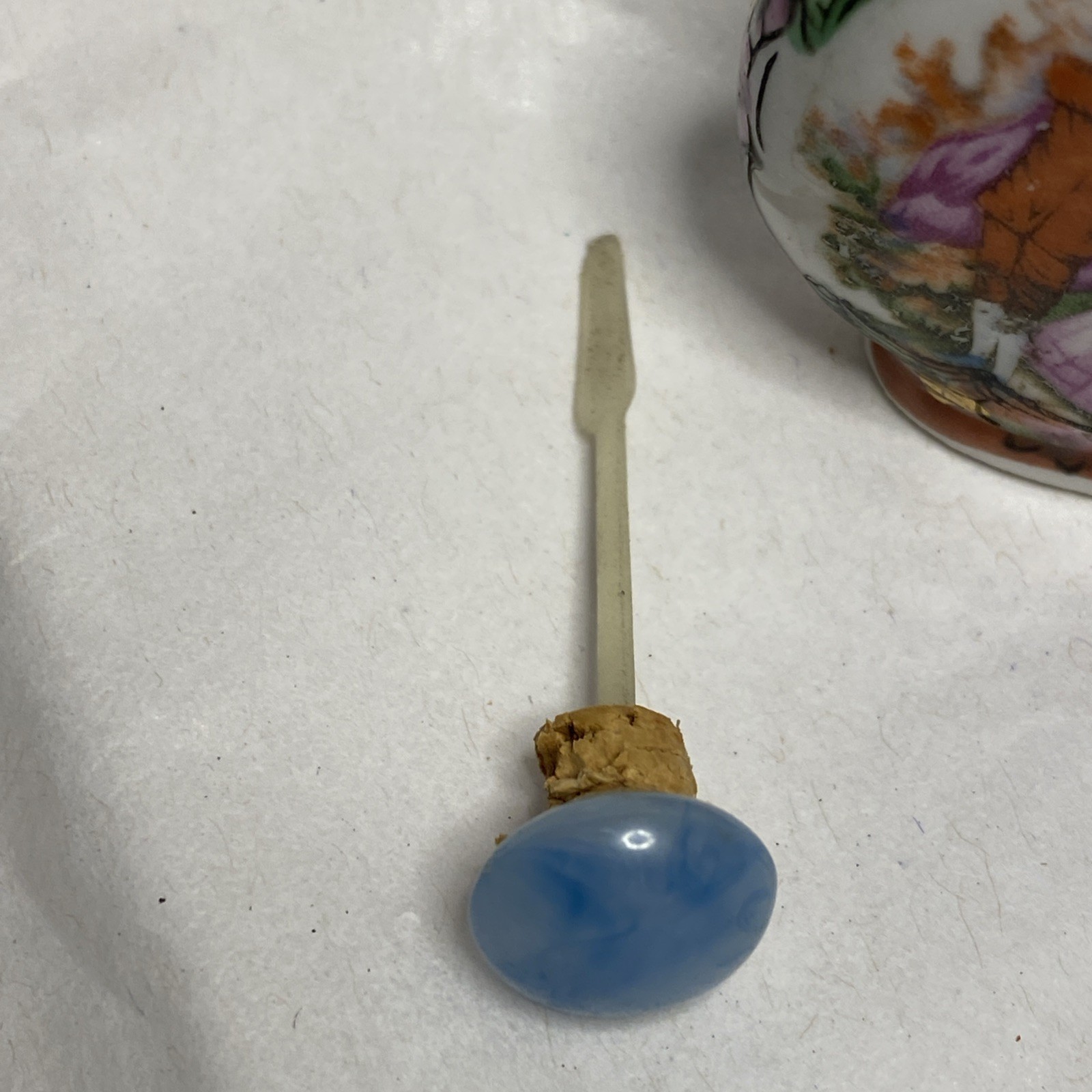 Vintage Chinese Snuff Bottle. No Chips Or Cracks. Nice Little Treasure. See Pics