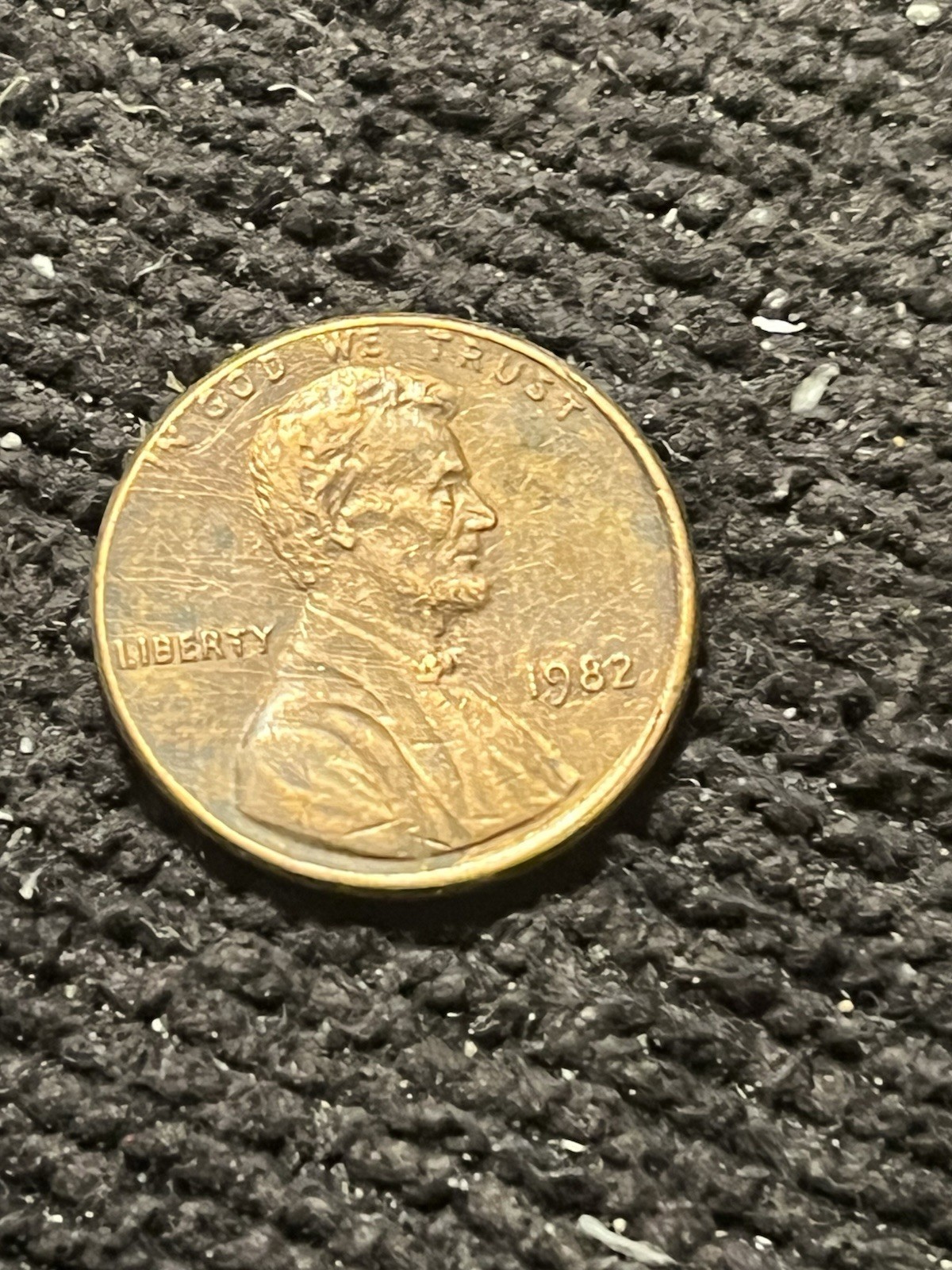 1982 Copper Penny. Small date no mint mark. 3.1 grams Struck Slightly Off Center