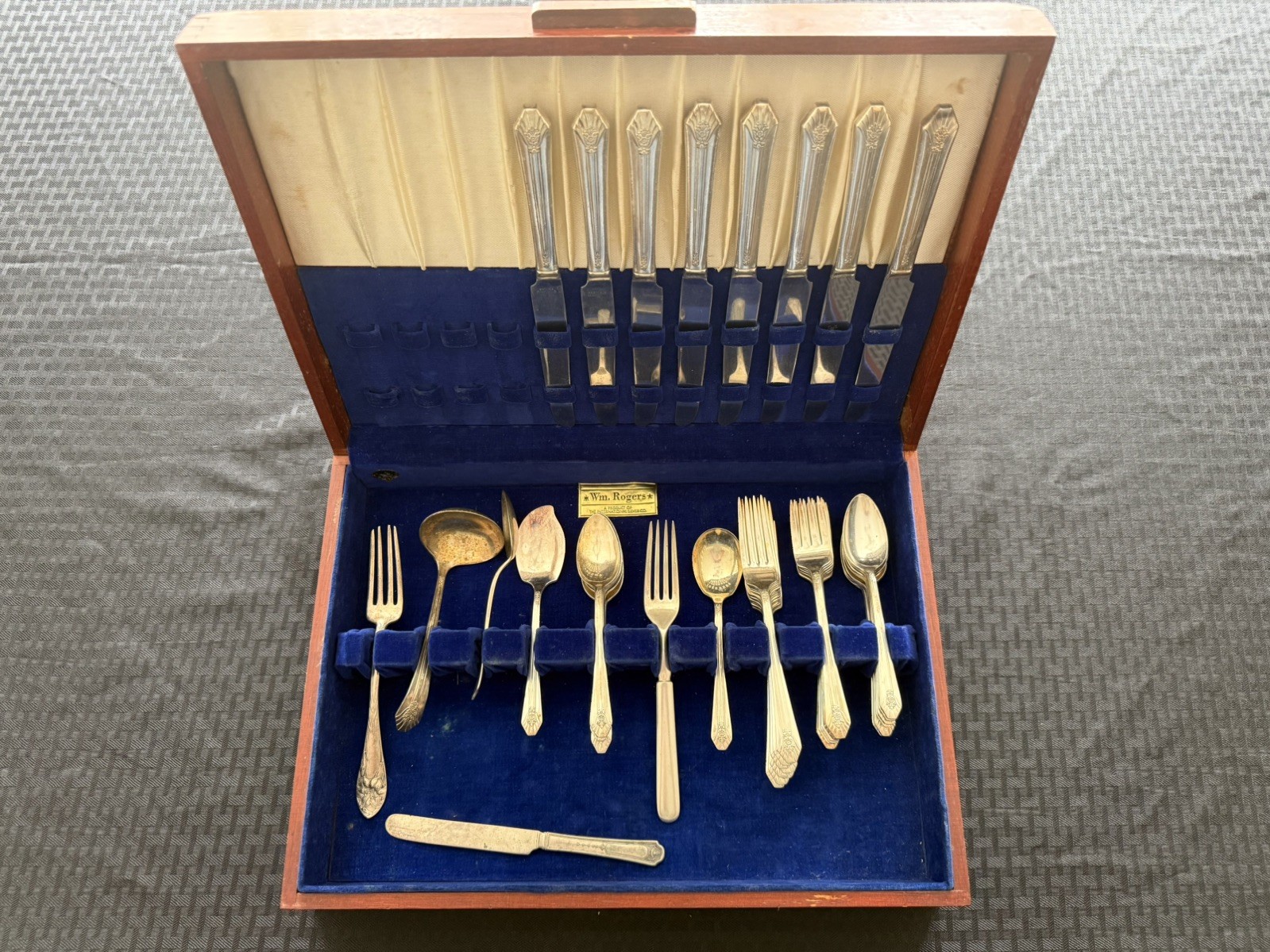 Wm Rogers MFG Co. Silverplate Flatware Set 50 Pieces, Vintage