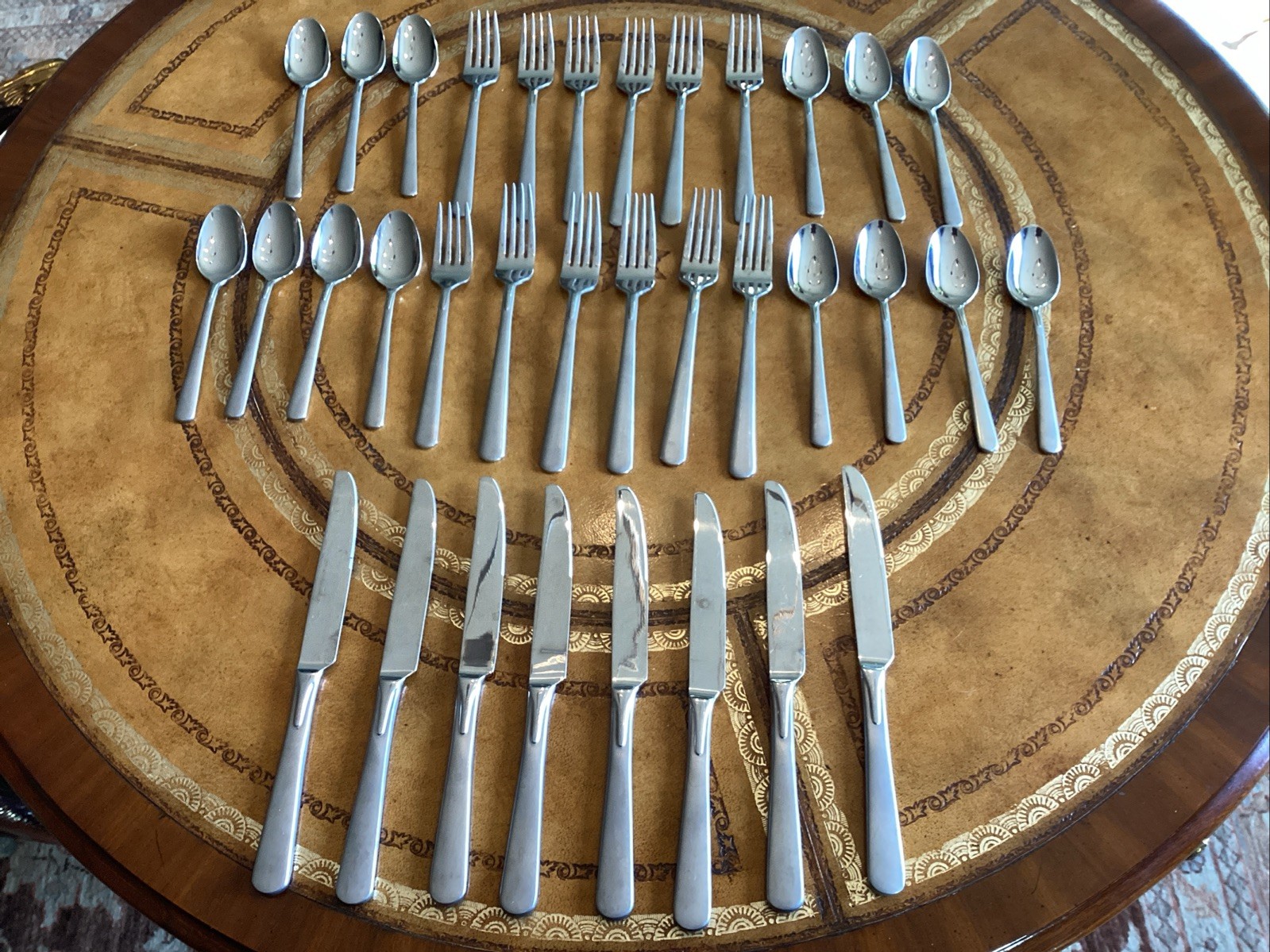 Scarce 34 Pieces Oneida Hera Stainless 18/10 Frosted Flatware (See Description)