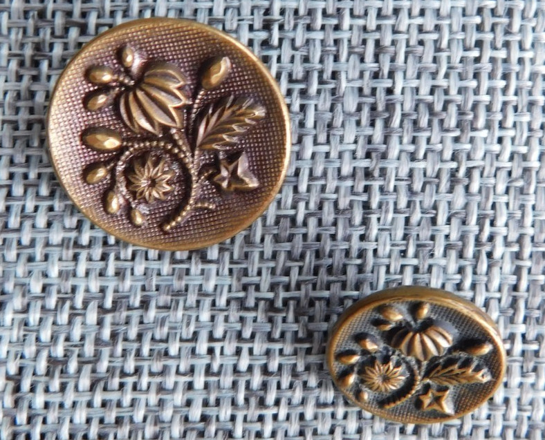 Lot Antique Vtg Buttons Plant Life #820-B