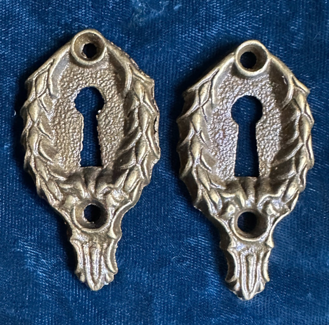 Pair of 2″ Antique Laurel Wreath Cast Brass Keyhole Key Covers Escutcheons