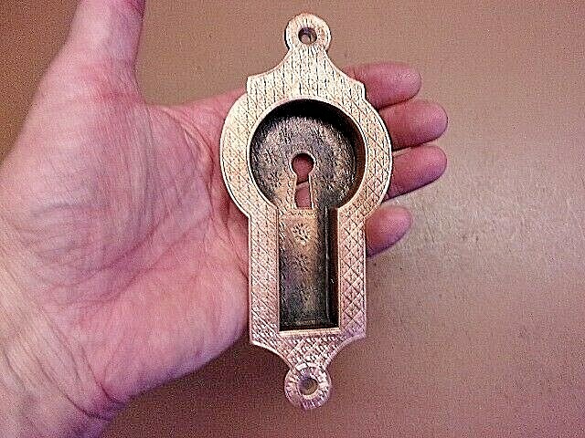 Fancy & Unique Sunken Skeleton Key Escutcheon 6 1/4″ x 2 3/4″ Brass Flashed LQQK