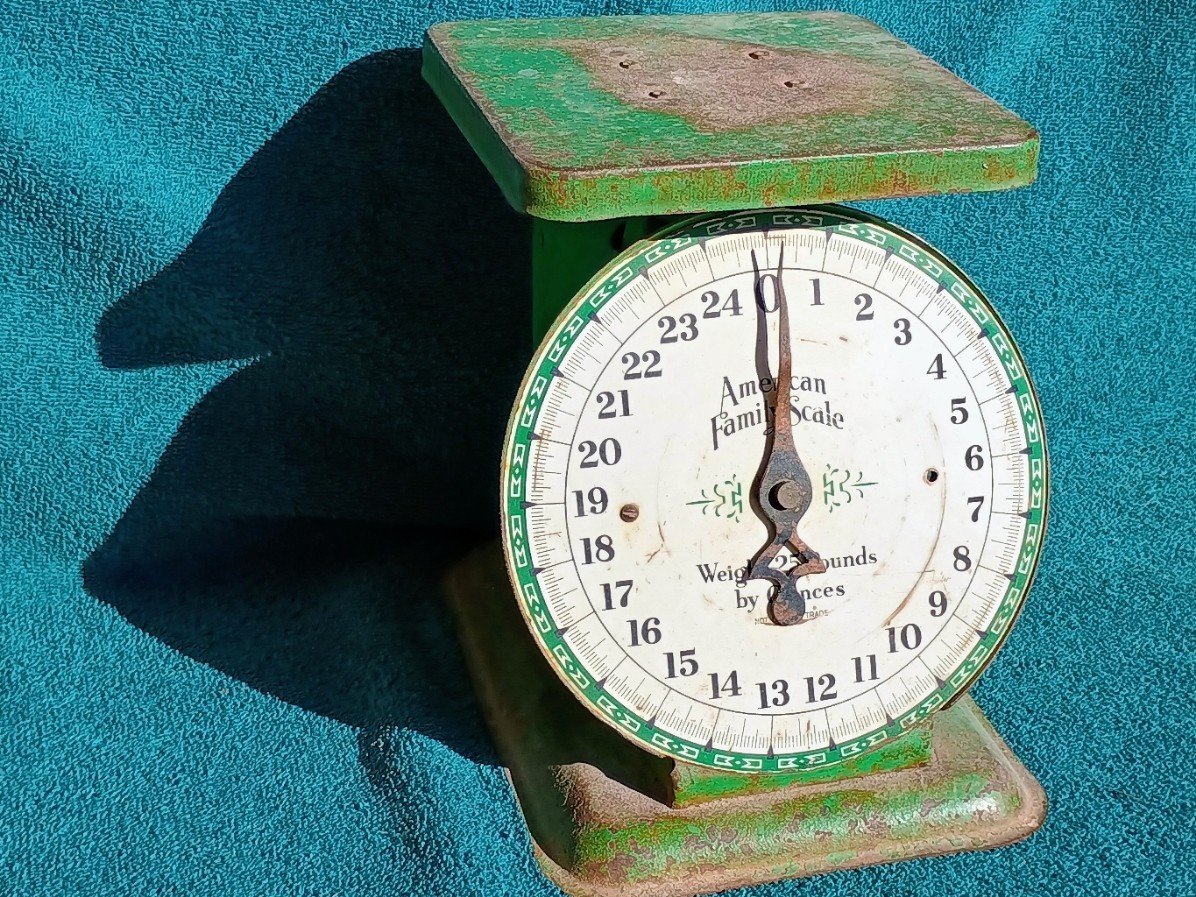Vintage American Family Scale Green Kitchen 25 lb